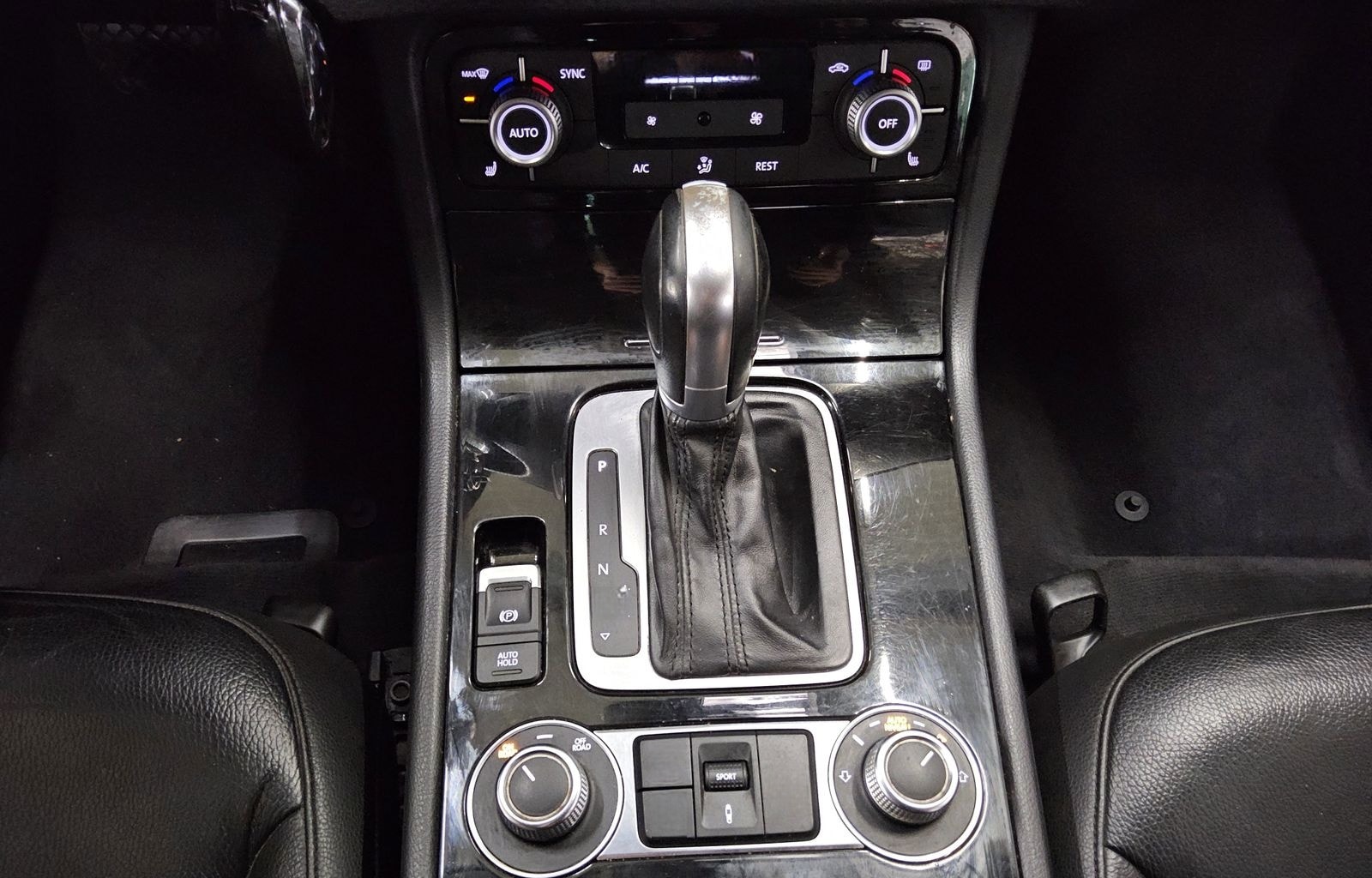 Volkswagen Touareg 3.0 TDI 4M R-Line Luft Leder Navi AHK foto 6