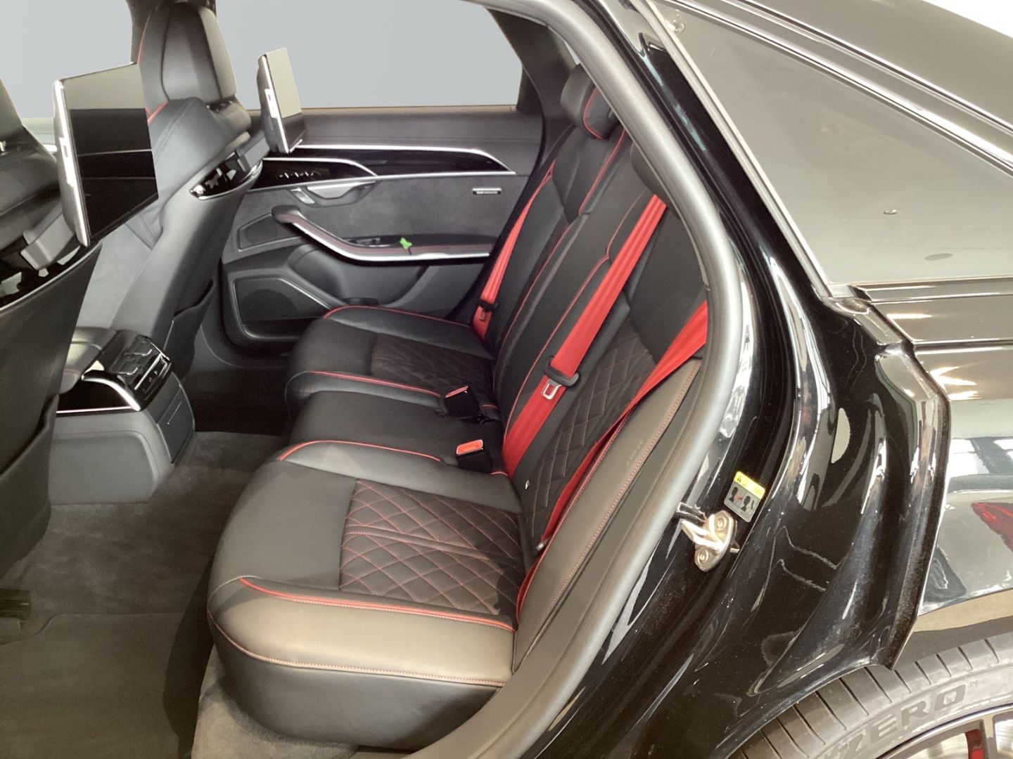 Audi S8 4.0 quattro Audi Exlusiv*Matrix *RearSeatEnte foto 10