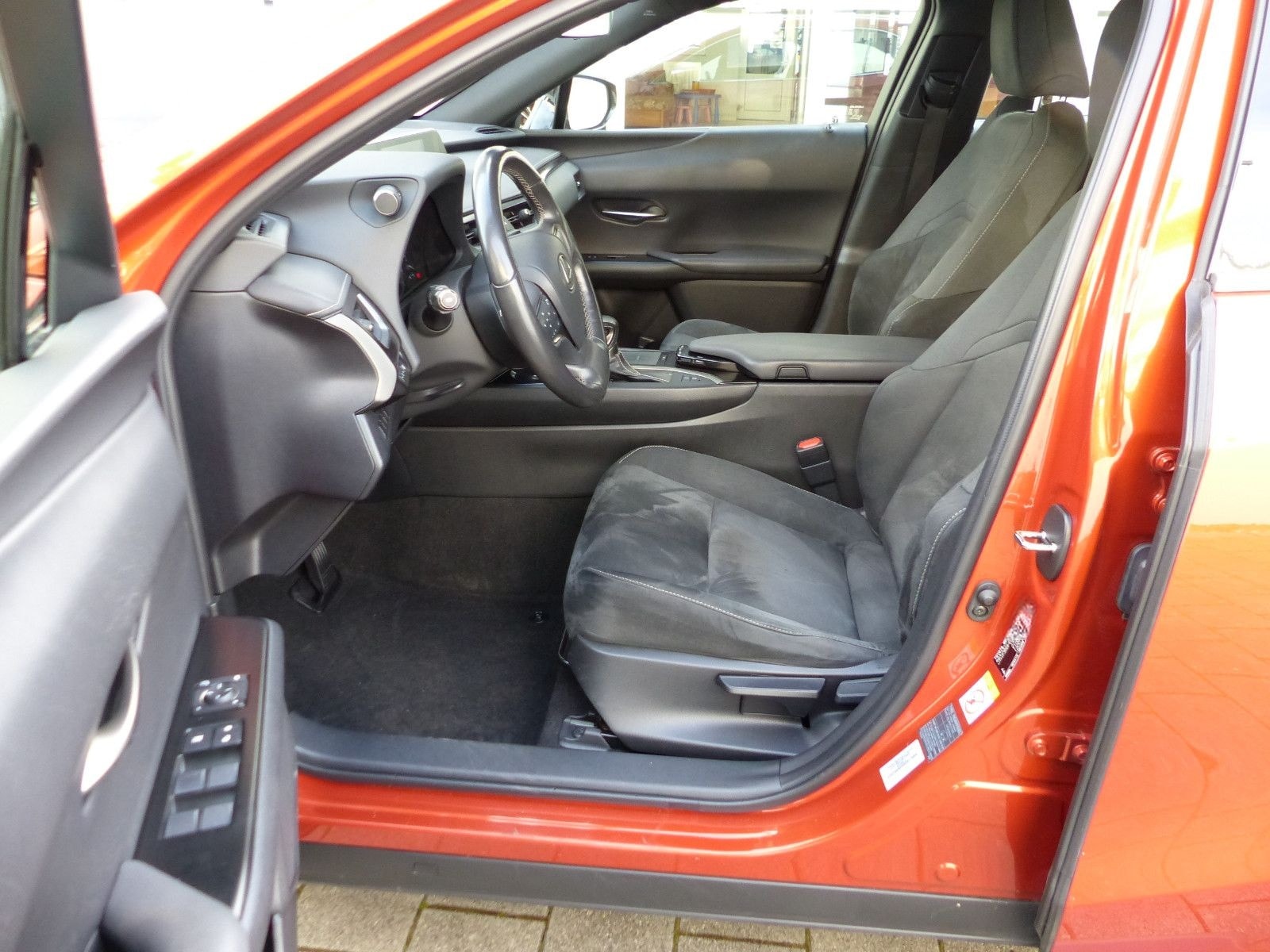 Lexus UX 200 Launch Edition Navi LED SHZ Kamera Tempom foto 12