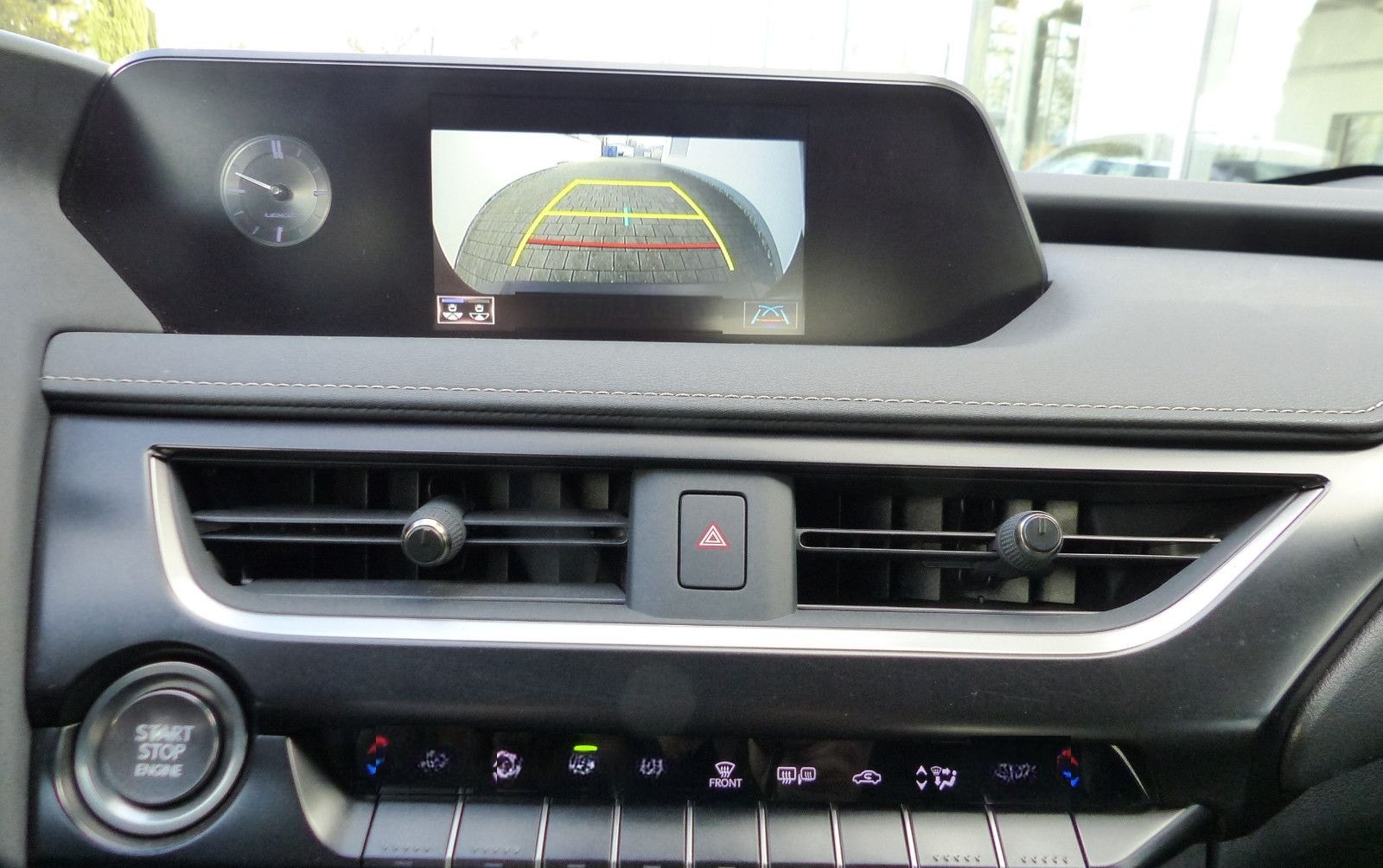 Lexus UX 200 Launch Edition Navi LED SHZ Kamera Tempom foto 17