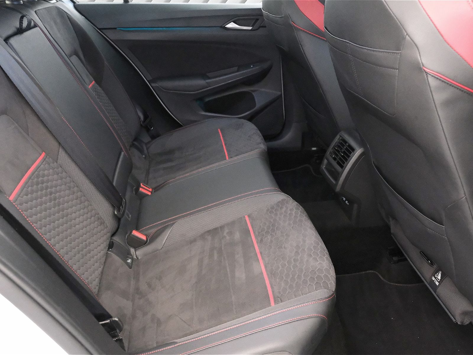 Volkswagen Golf GTI VIII Lim. Clubsport NAVI LED PDC V+H foto 12