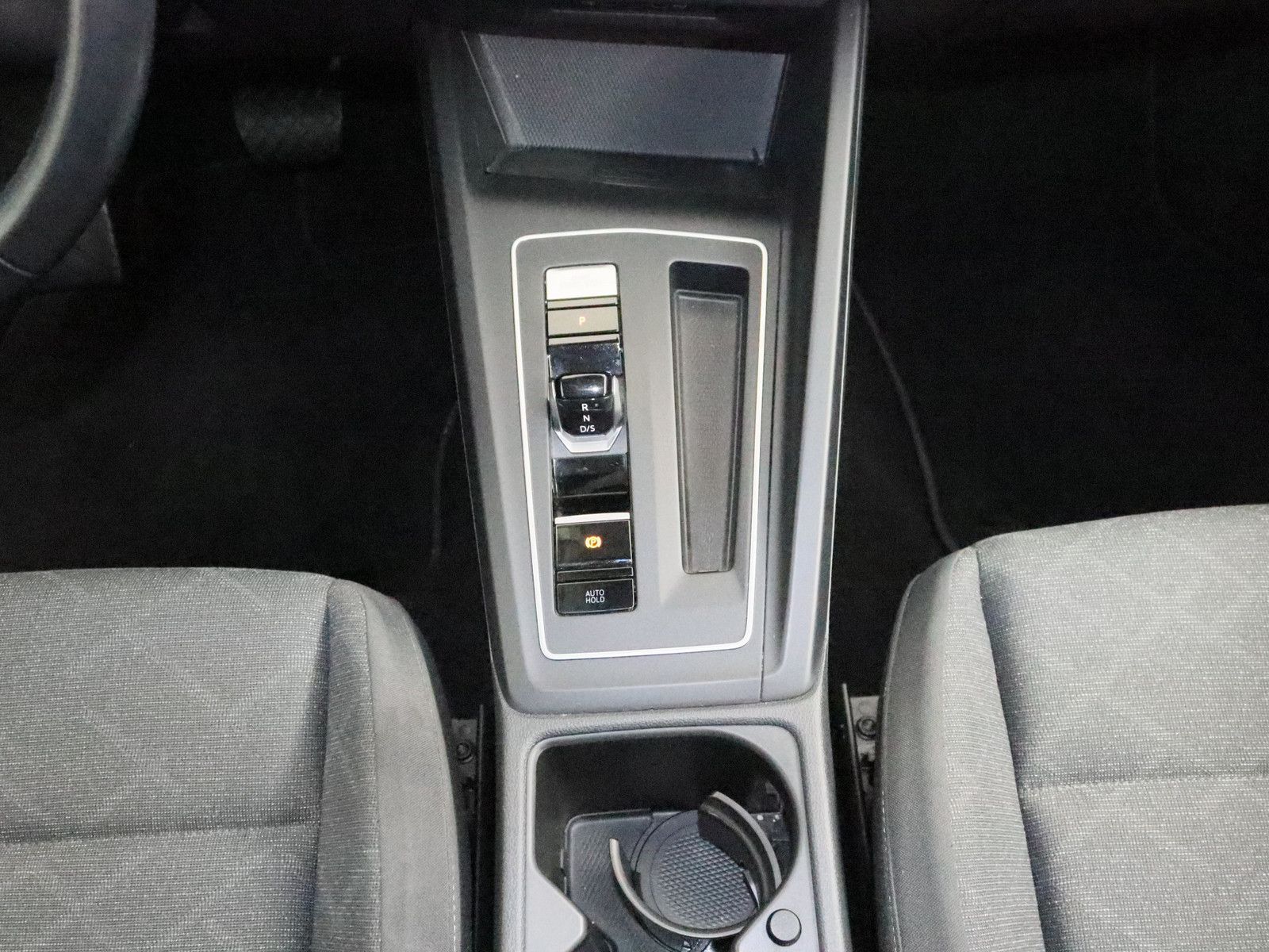 Volkswagen Golf VIII 1.5 eTSI Life LED NAVI SHZ PDC KEYLESS foto 19