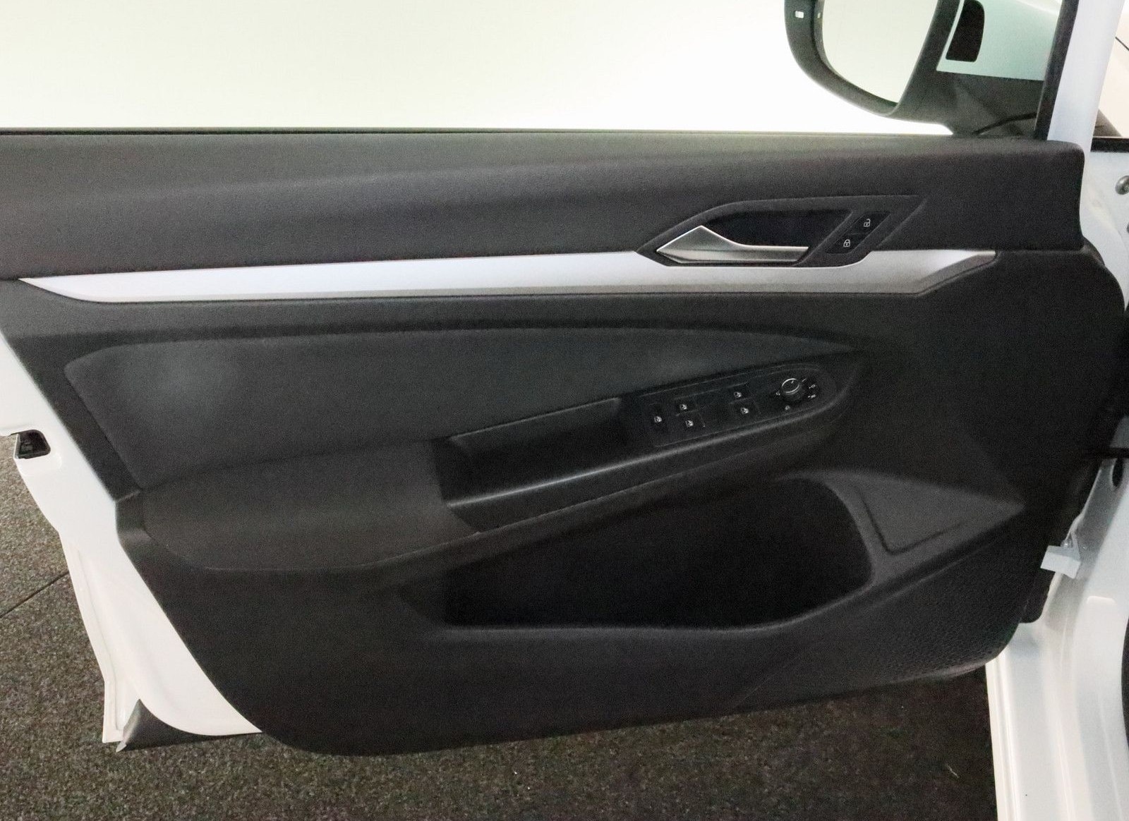 Volkswagen Golf VIII 1.5 eTSI Life LED NAVI SHZ PDC KEYLESS foto 22