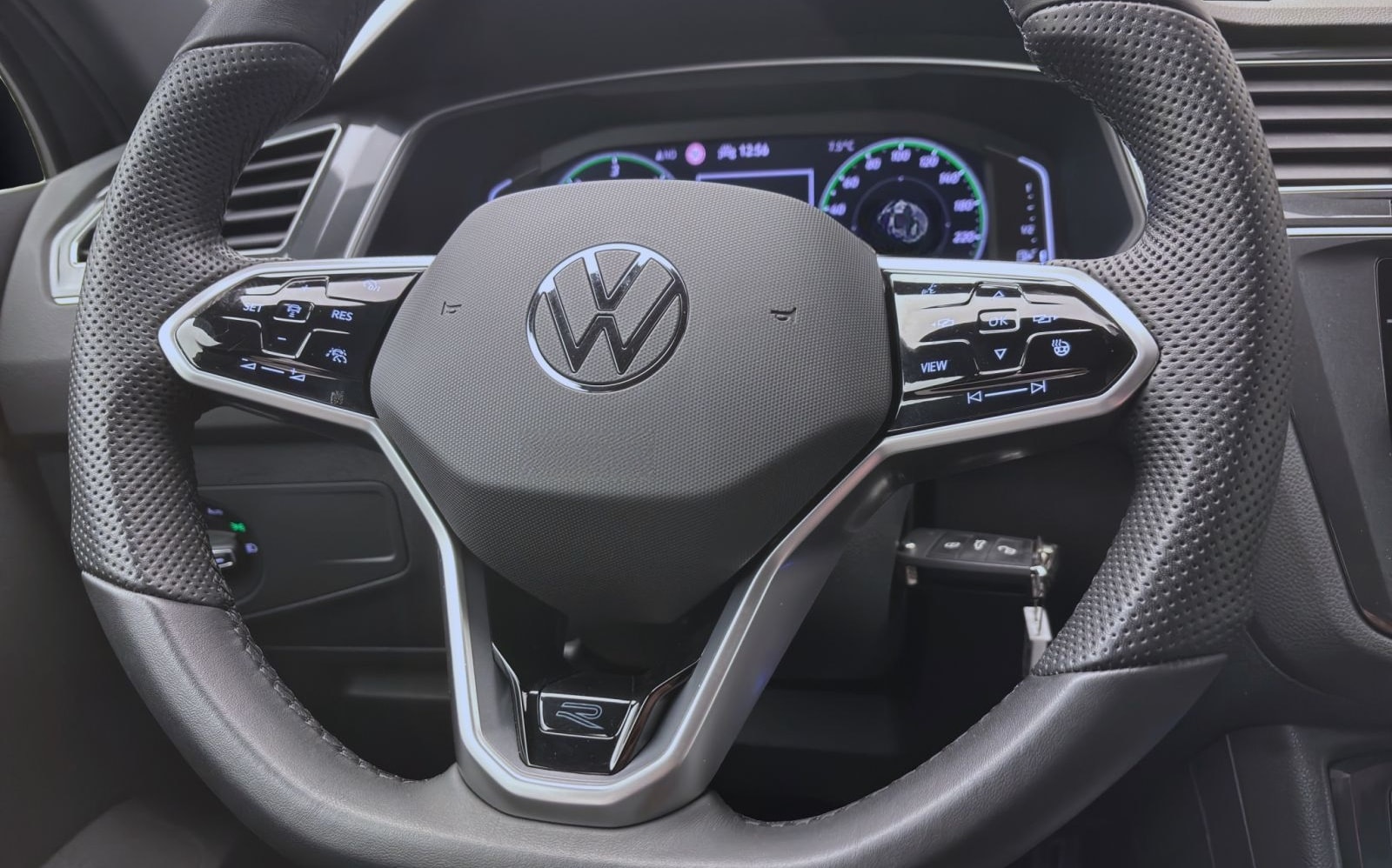 Volkswagen Tiguan 2.0 TDI DSG R-LINE STDHZG NAVI KAMERA AHK foto 12