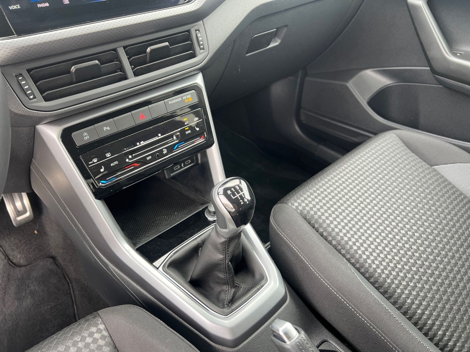 Volkswagen T-Cross 1.0TSI Active Navi ACC CAM APP Sitzh DAB foto 8