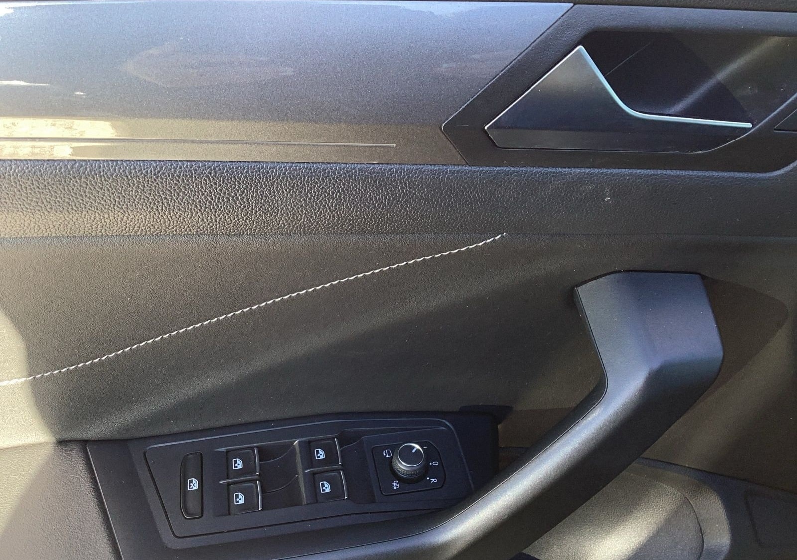 Volkswagen T-Roc 1.0 TSI STYLE AHK PARKLENK ERGO NAVI LED+ foto 8