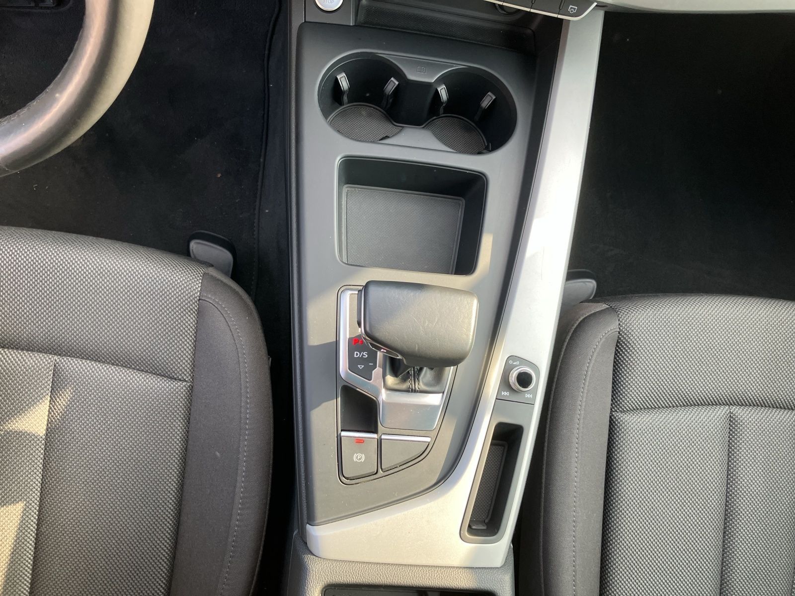 Audi A4 Avant 35 TFSI PANO AHK PDC NAVI+ foto 11