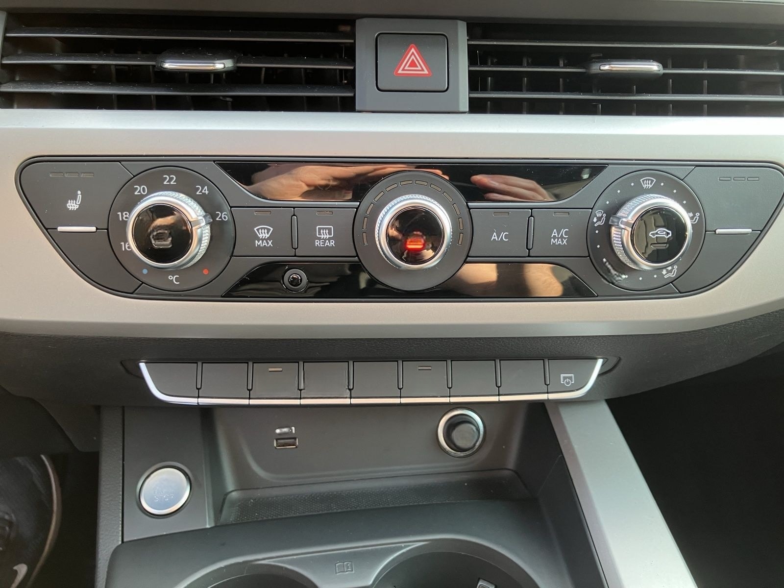 Audi A4 Avant 35 TFSI PANO AHK PDC NAVI+ foto 15