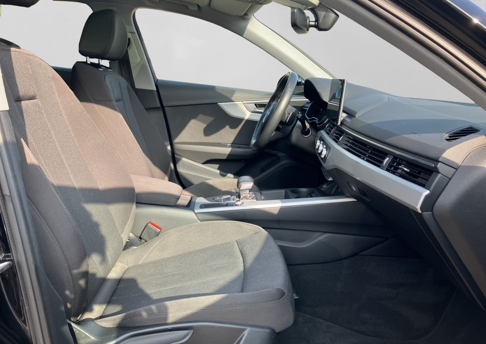 Audi A4 Avant 35 TFSI PANO AHK PDC NAVI+ foto 4