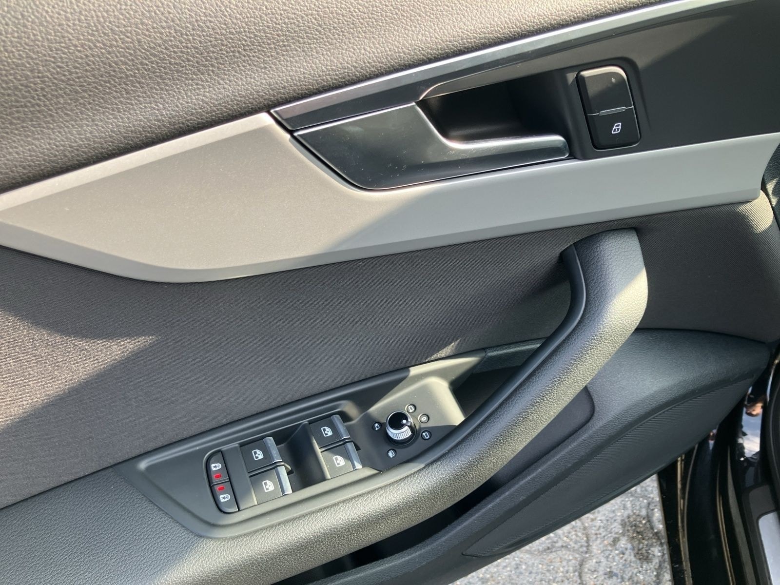 Audi A4 Avant 35 TFSI PANO AHK PDC NAVI+ foto 8