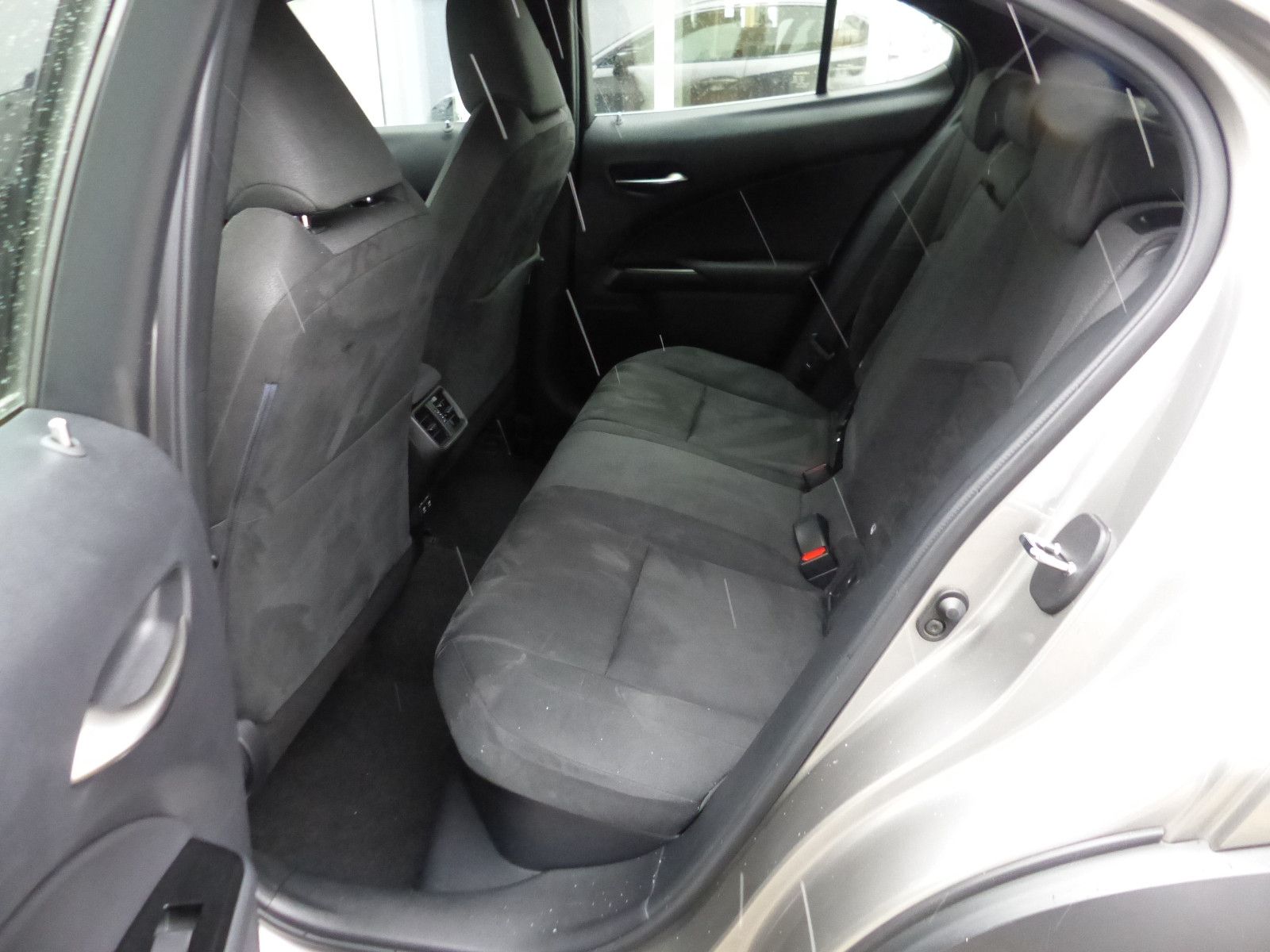 Lexus UX 250h Launch Edition Navi Kamera Velours DAB foto 11