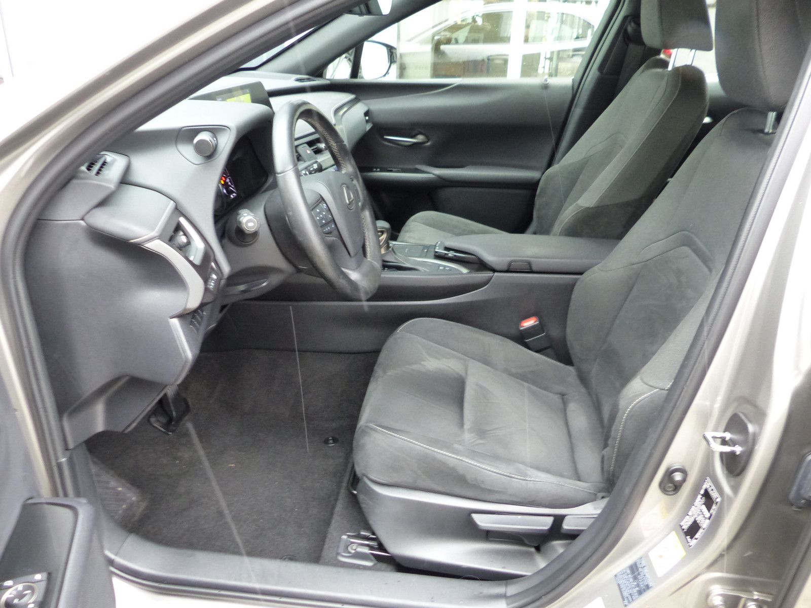 Lexus UX 250h Launch Edition Navi Kamera Velours DAB foto 12