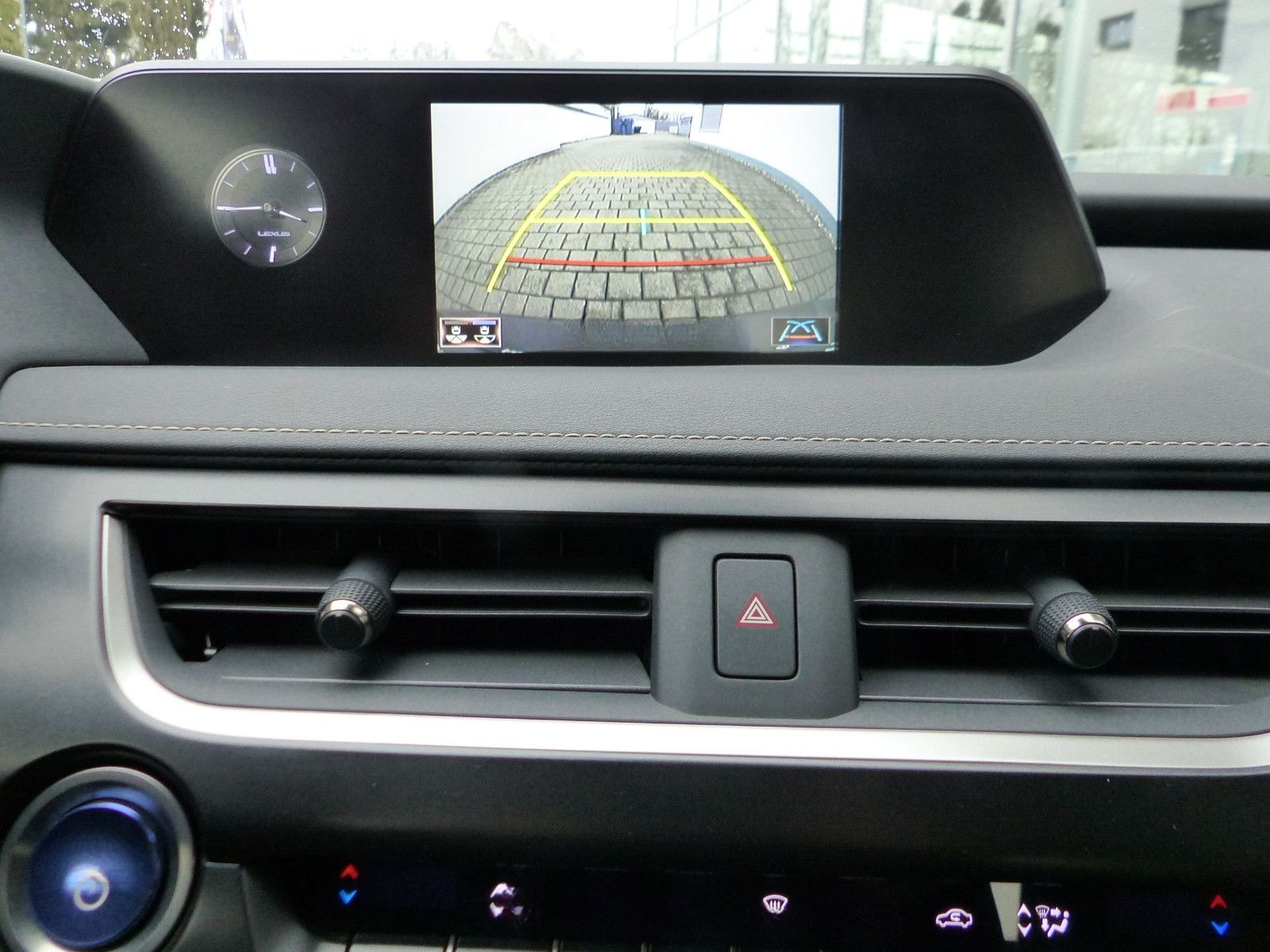 Lexus UX 250h Launch Edition Navi Kamera Velours DAB foto 17