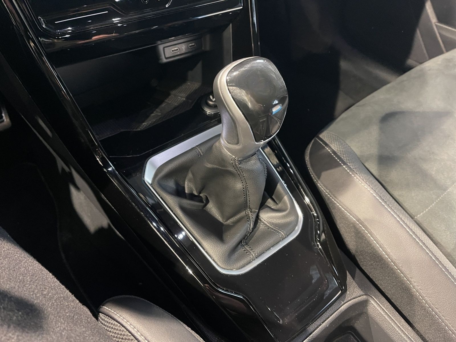 Volkswagen T-Roc 1.0 TSI R-LINE PARKLENK KAMERA NAVI LED+ foto 11