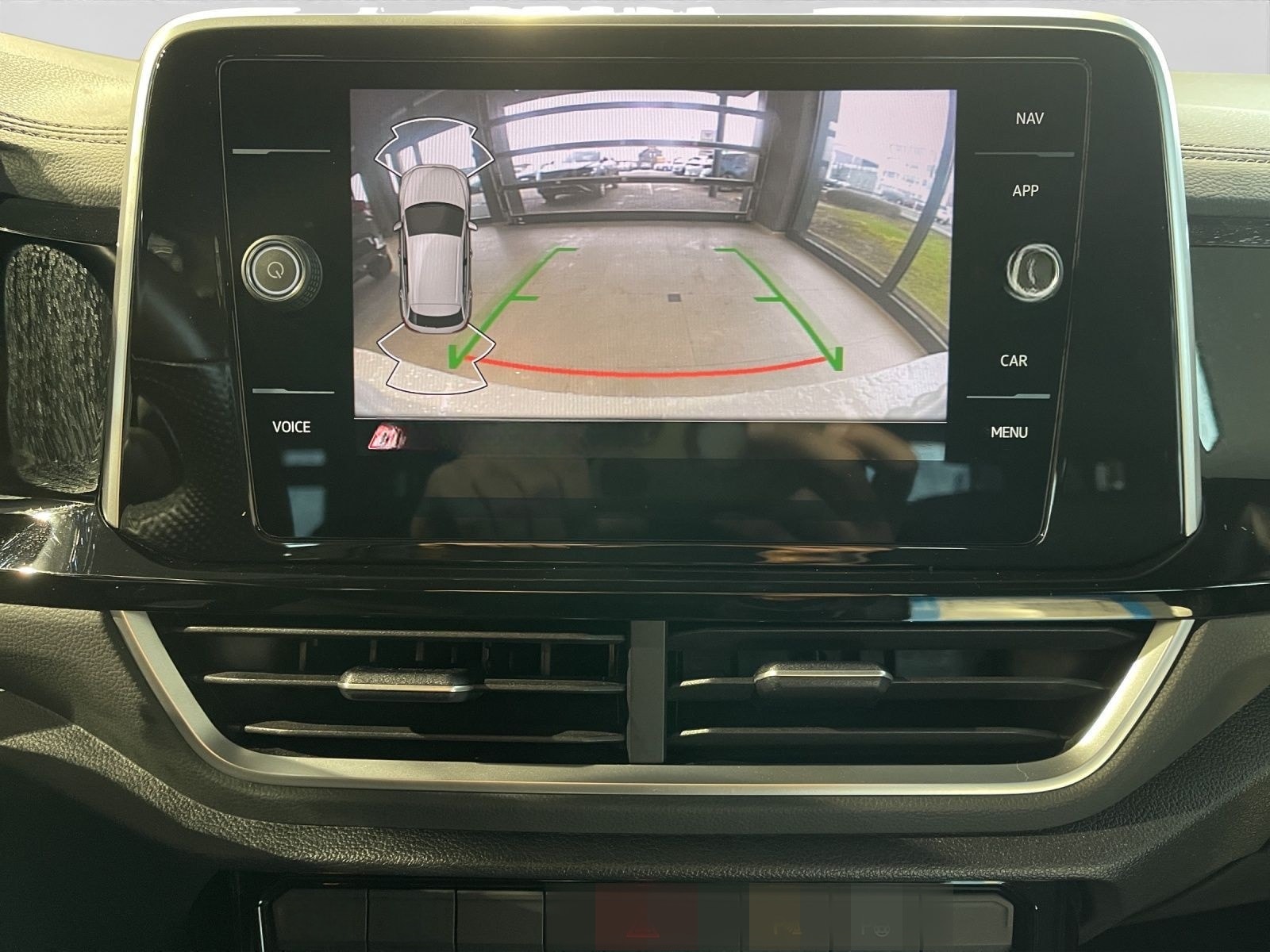 Volkswagen T-Roc 1.0 TSI R-LINE PARKLENK KAMERA NAVI LED+ foto 18