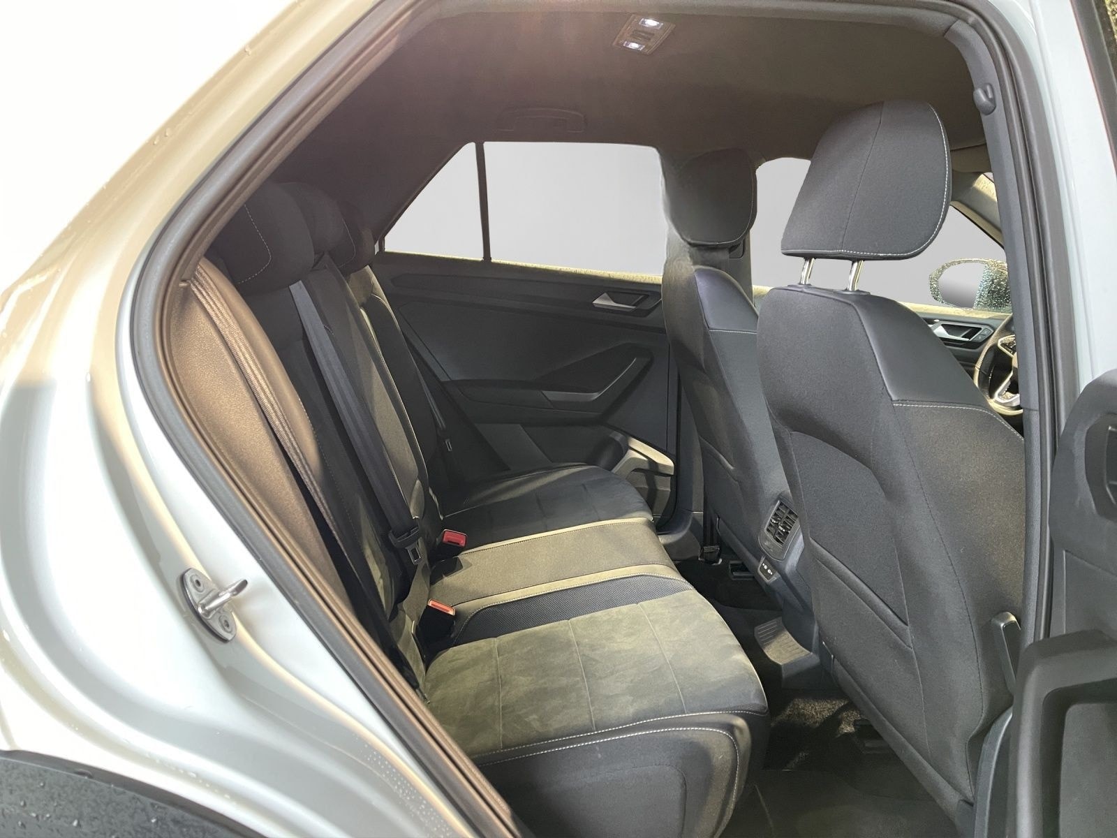 Volkswagen T-Roc 1.0 TSI R-LINE PARKLENK KAMERA NAVI LED+ foto 6