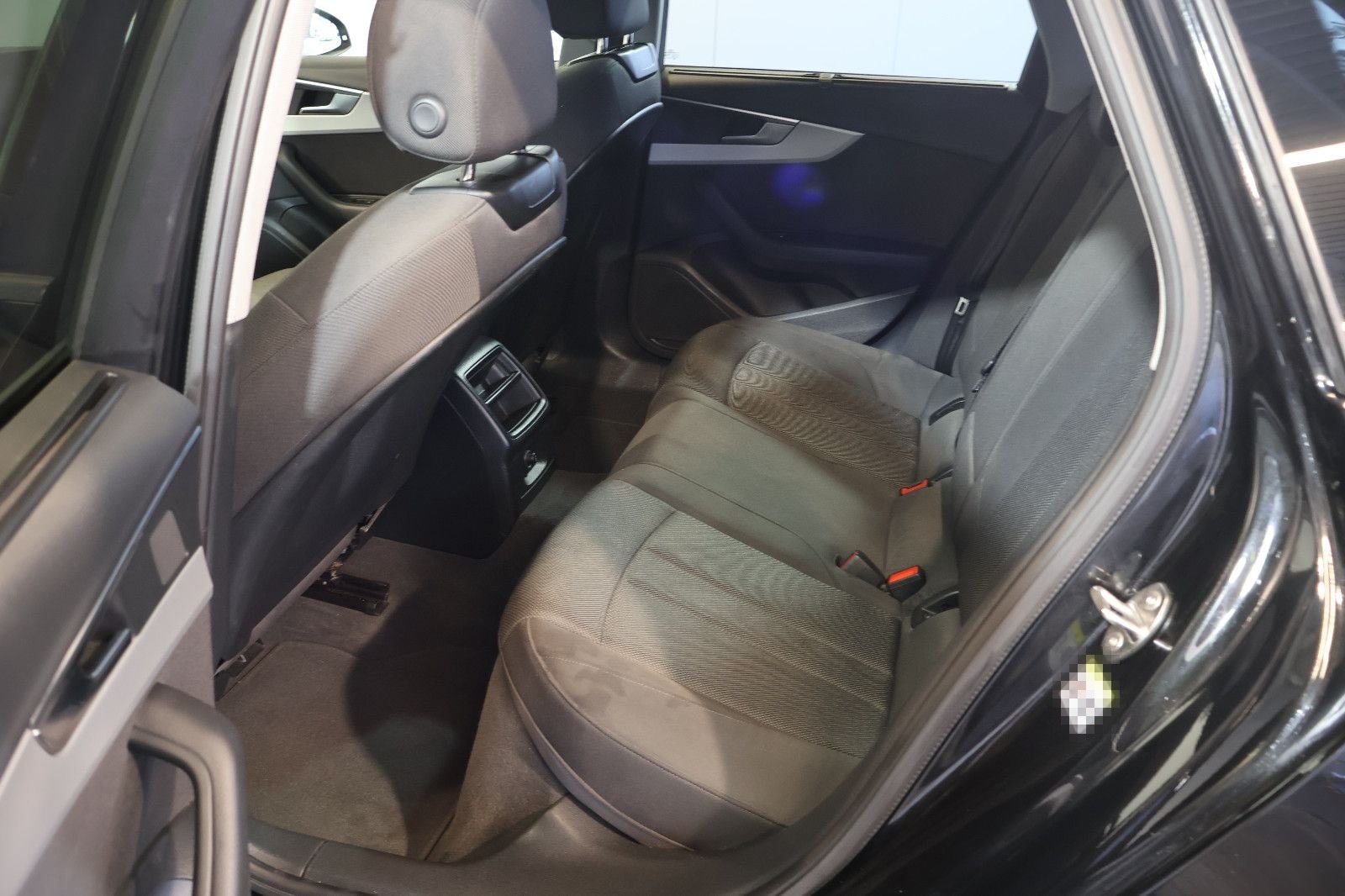 Audi A4 Avant 35 TFSI CARPLAY+KEY+LED+LANE+17" foto 10