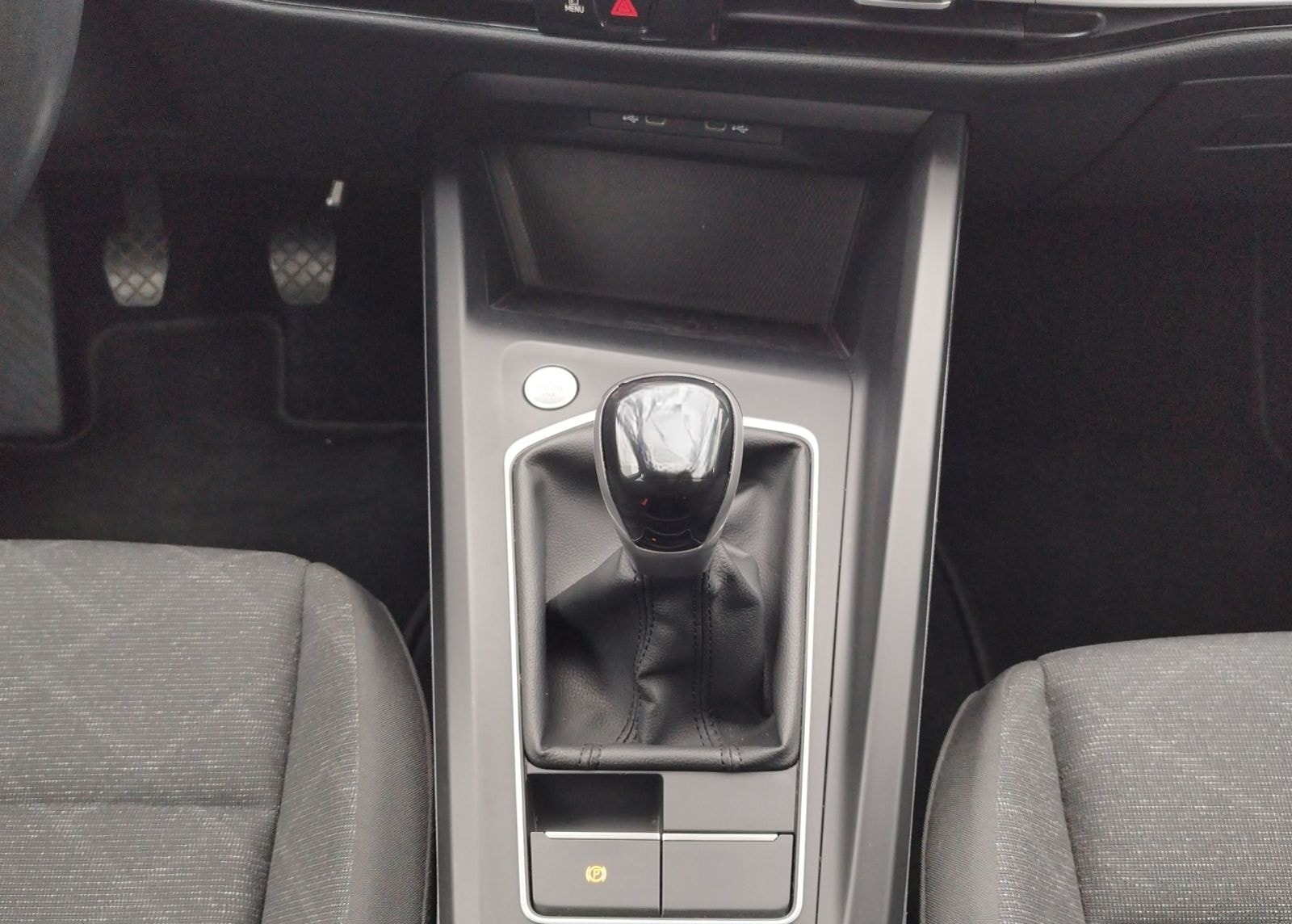 Volkswagen Golf VIII Life 1.5 TSI 5JG/LED+/NAV/SHZ foto 10