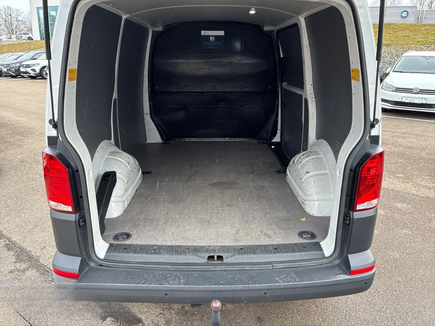 Volkswagen T6.1 Kasten KR 2.0 TDI AHK DAB Parklenkass. Notb foto 9