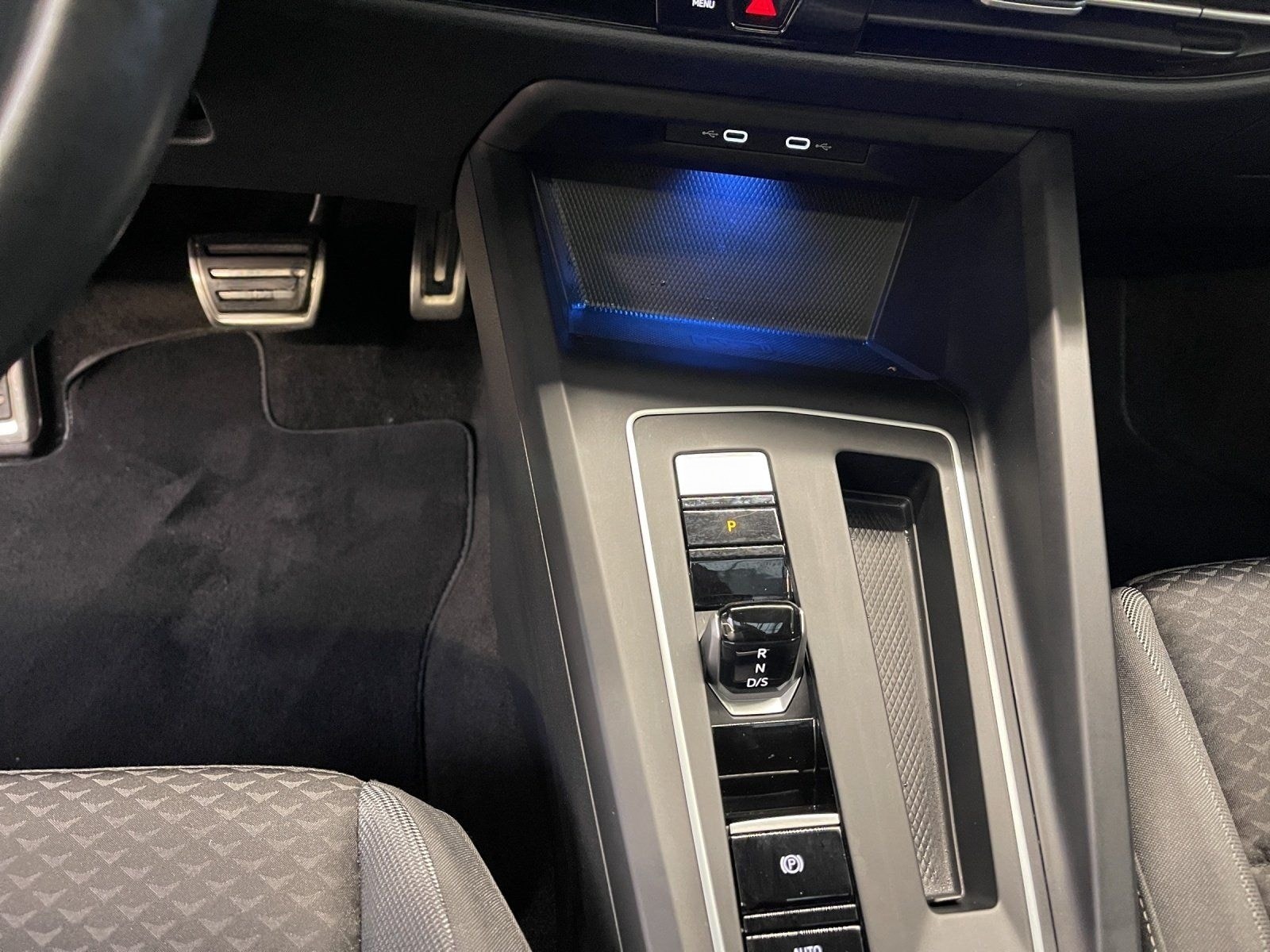 Volkswagen Golf VIII 2.0 TDI Active IQLight ACC AHK AUT HUD foto 14