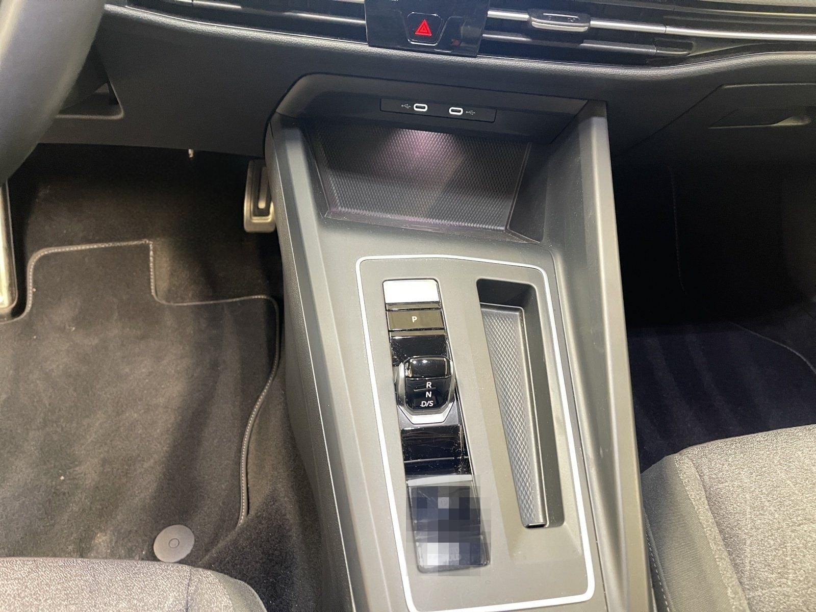 Volkswagen Golf VIII 1.0 eTSI Move AUT Virtual DynLicht LED foto 14