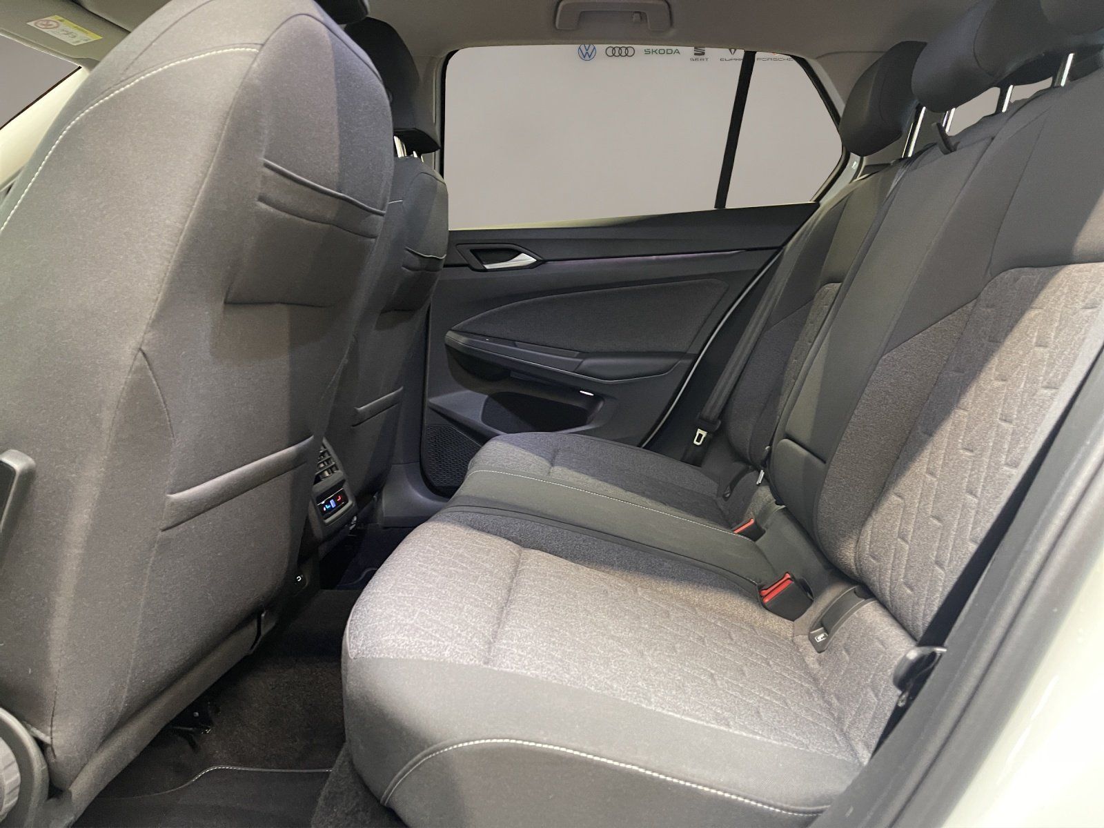 Volkswagen Golf VIII 1.0 eTSI Move AUT Virtual DynLicht LED foto 15