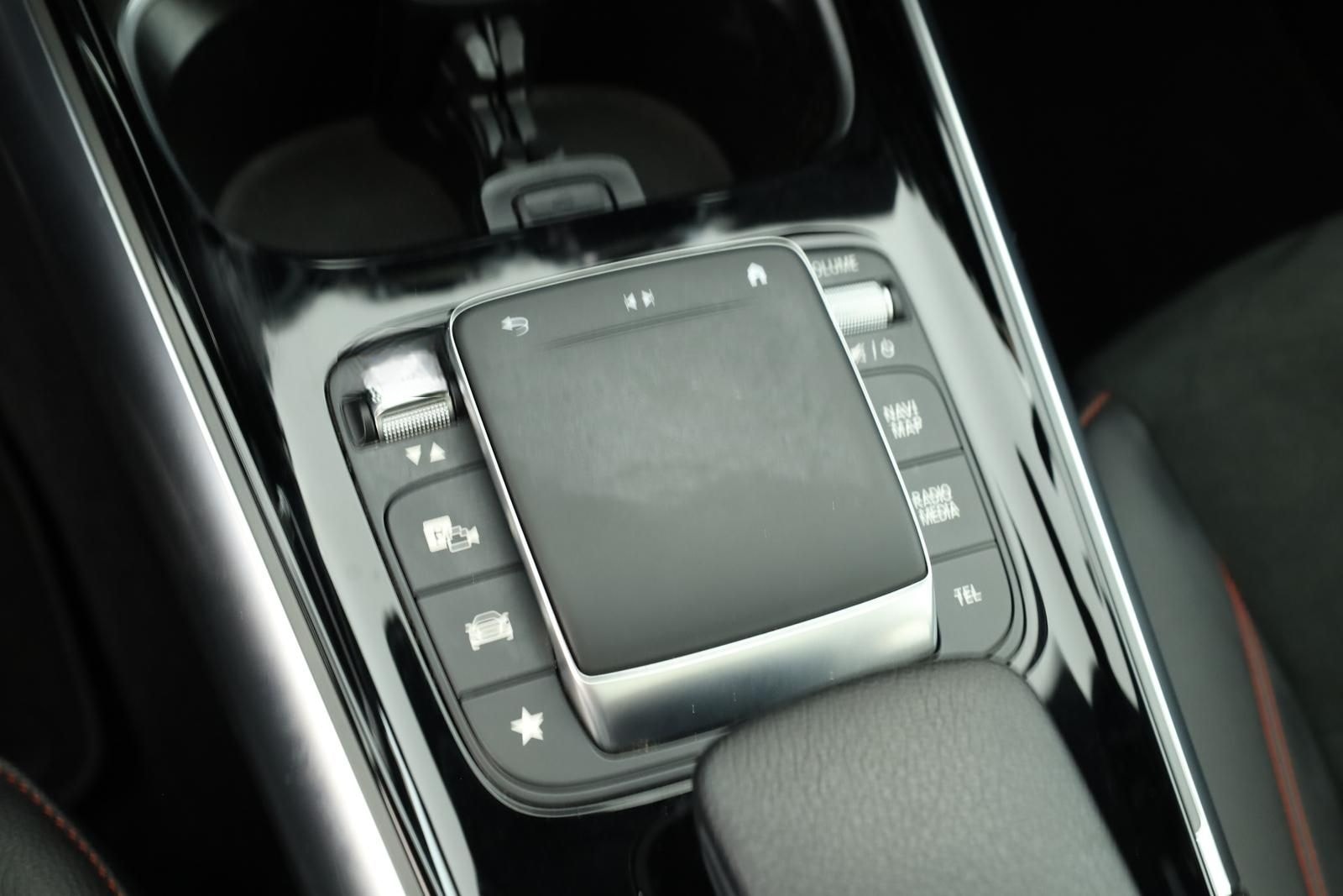 Mercedes-Benz GLA 220 d 8G 4M AMG LED Pano Digi Navi SHZ Kam foto 13