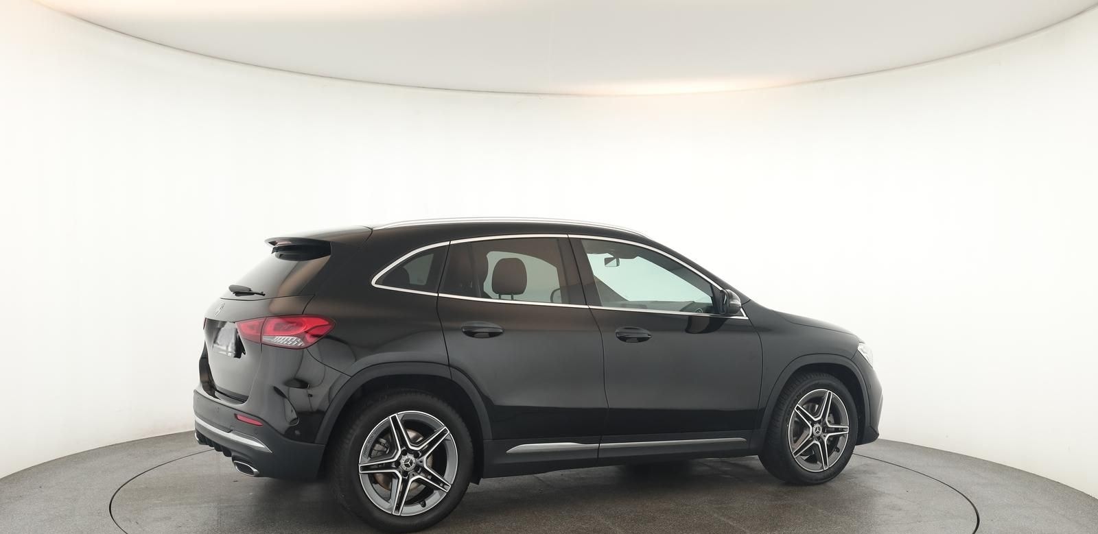 Mercedes-Benz GLA 220 d 8G 4M AMG LED Pano Digi Navi SHZ Kam foto 23