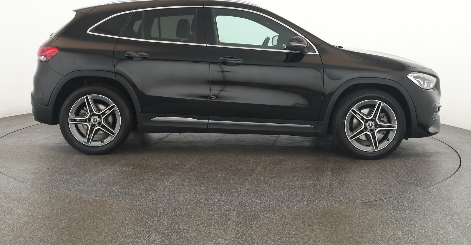 Mercedes-Benz GLA 220 d 8G 4M AMG LED Pano Digi Navi SHZ Kam foto 4