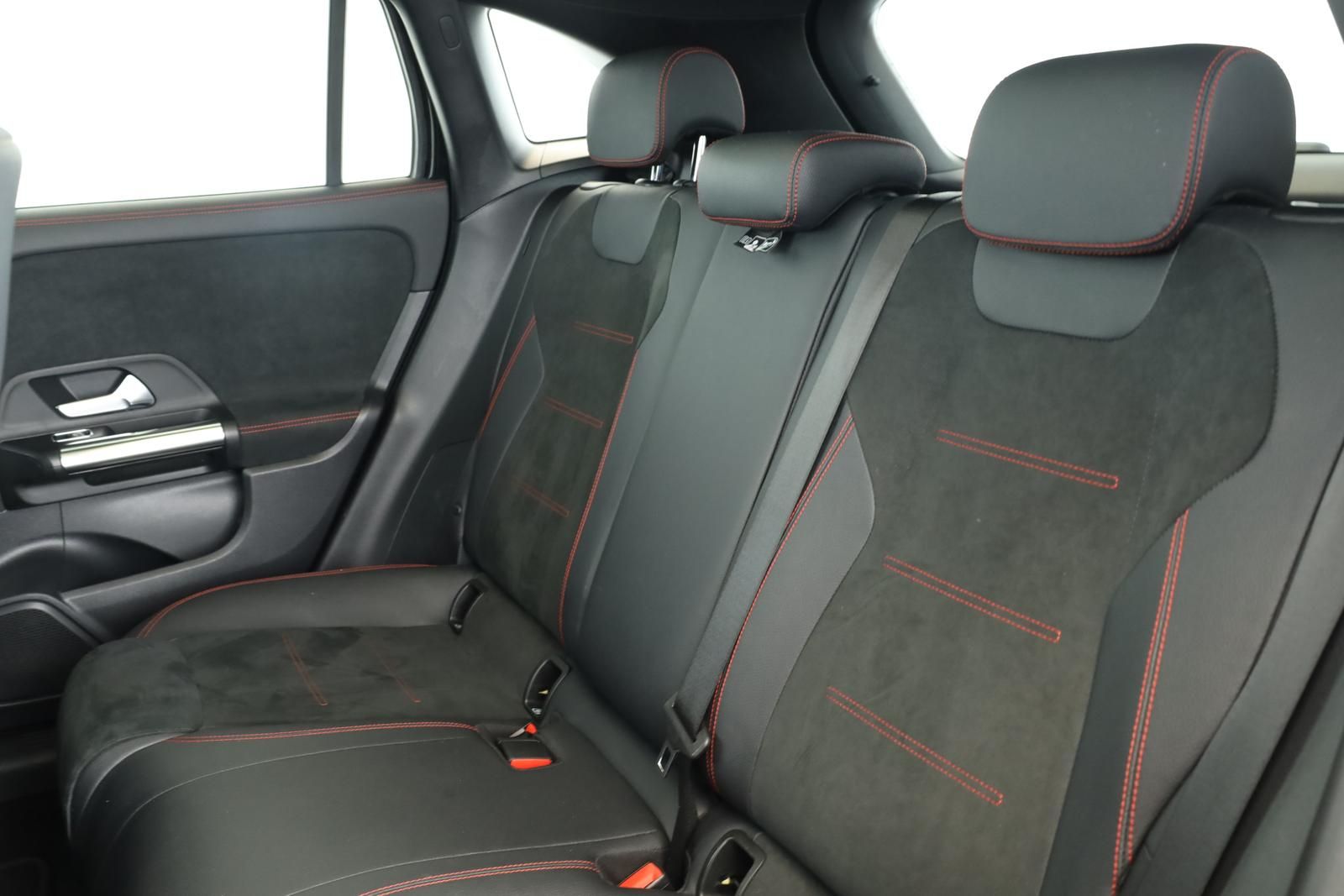 Mercedes-Benz GLA 220 d 8G 4M AMG LED Pano Digi Navi SHZ Kam foto 8