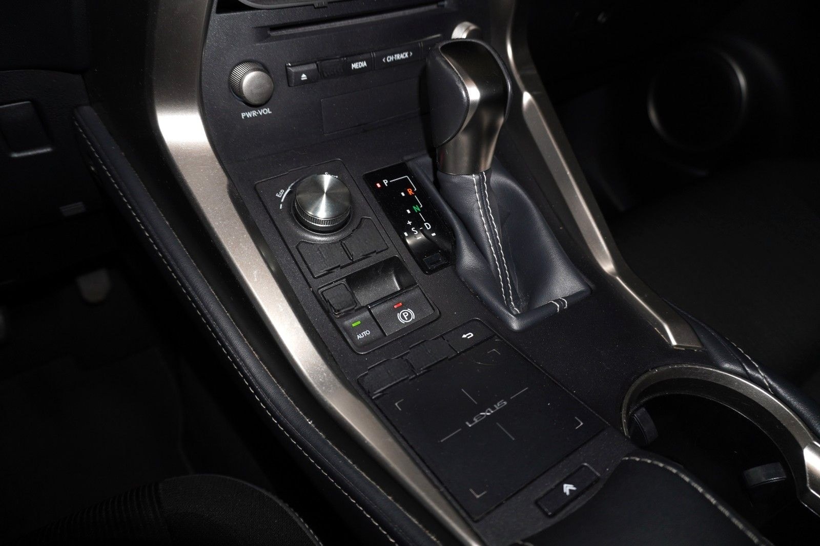 Lexus NX 300h Amazing Edition AHK LED Kamera foto 23