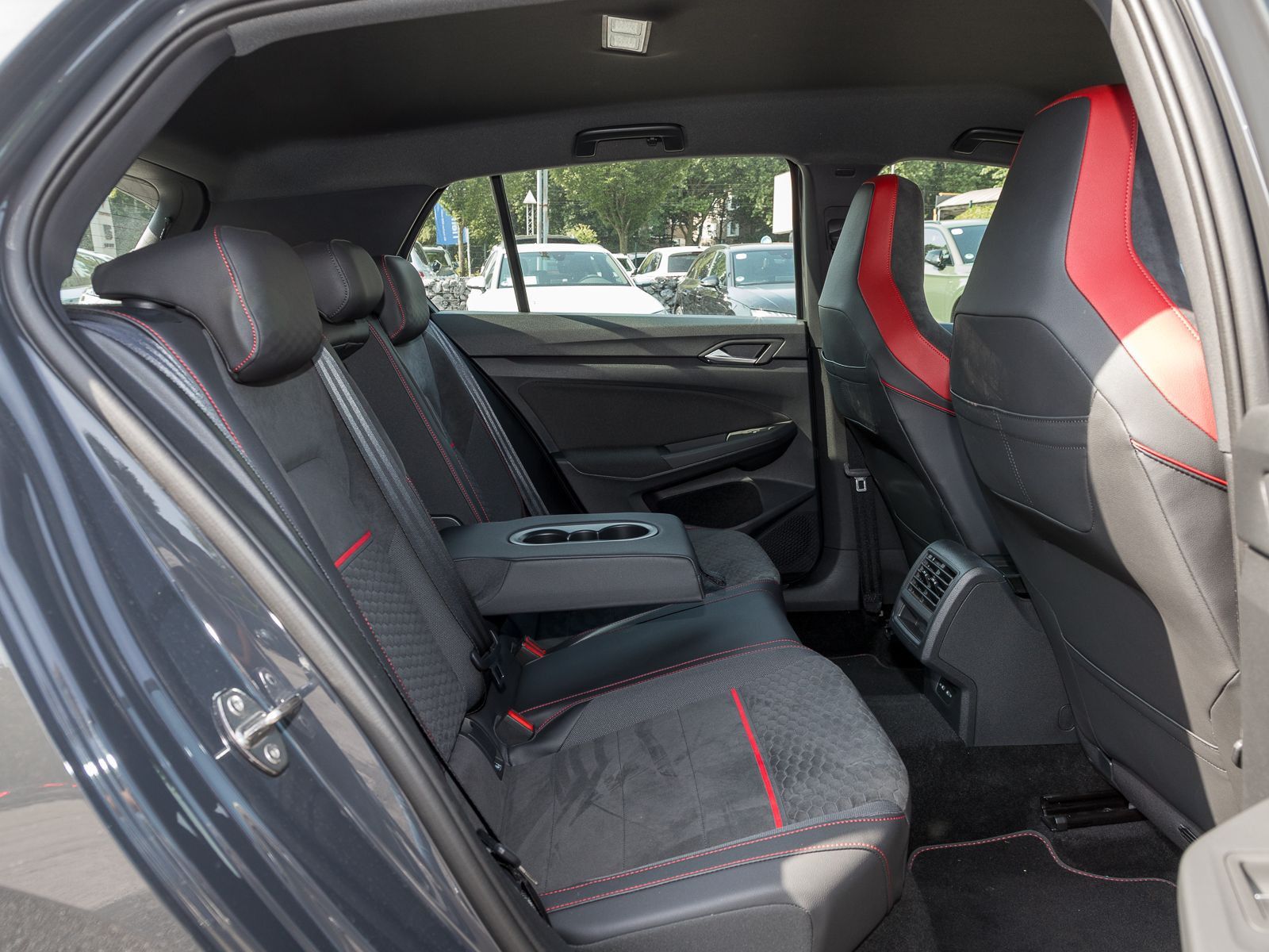 Volkswagen Golf GTI CLUBSPORT NAVI LED+ SITZHZ LM18 foto 8