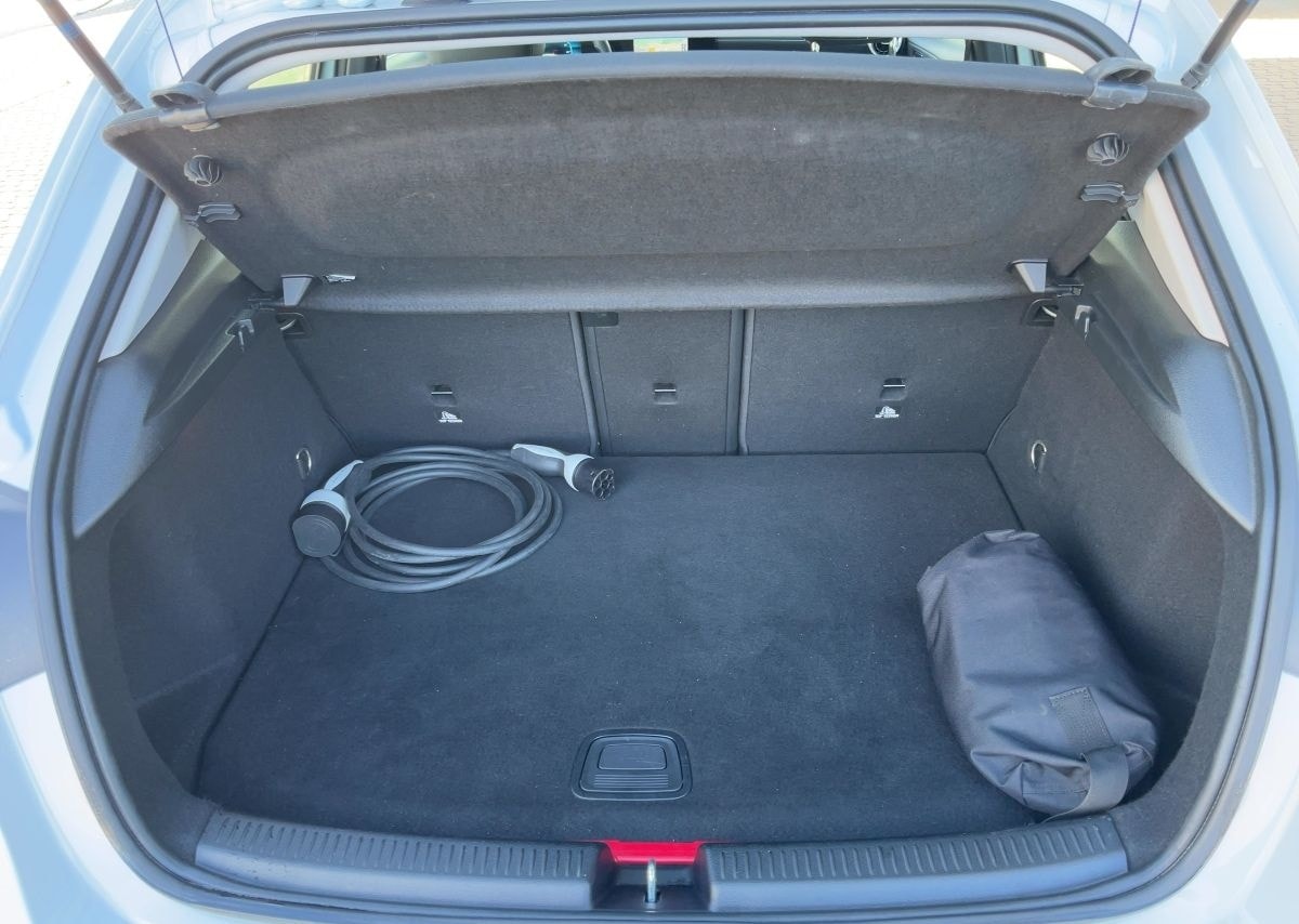 Mercedes-Benz A 250 e LED+SPIEGEL+SPUR+CARPLAY+KAMERA+TOTWINK. foto 9