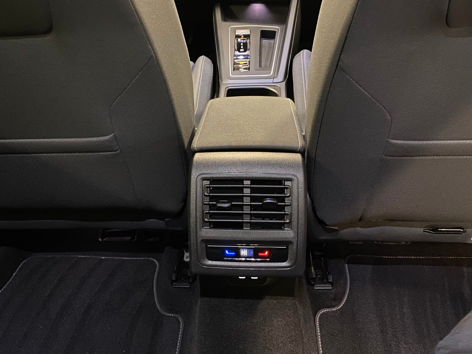 Volkswagen Golf Variant Style 1,5l eTSI 96kW DSG foto 17