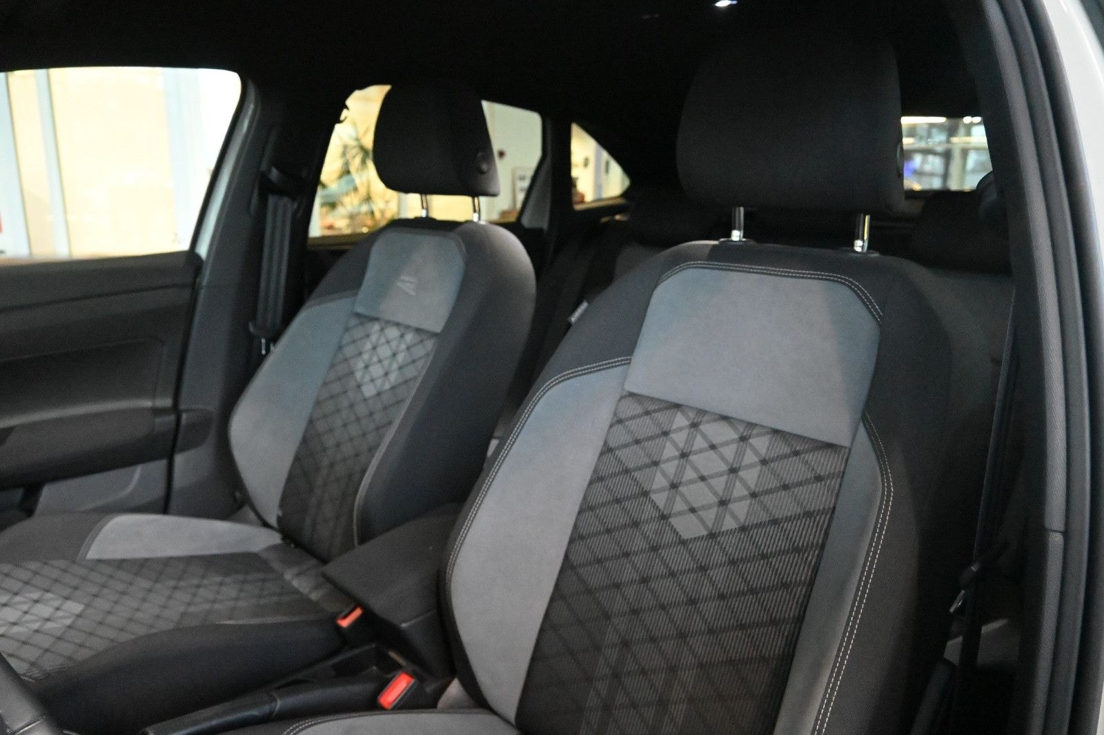 Volkswagen Taigo 1.0 TSI R-Line Black LED Navi Cam ACC 18" foto 13