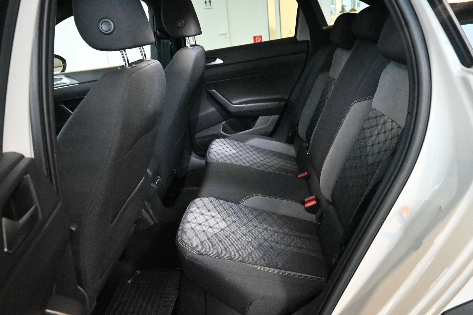 Volkswagen Taigo 1.0 TSI R-Line Black LED Navi Cam ACC 18" foto 17