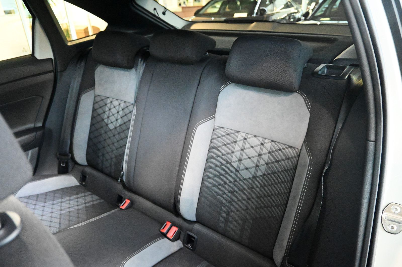 Volkswagen Taigo 1.0 TSI R-Line Black LED Navi Cam ACC 18" foto 18