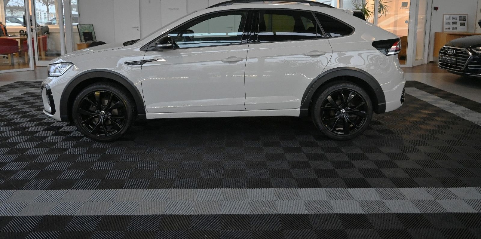 Volkswagen Taigo 1.0 TSI R-Line Black LED Navi Cam ACC 18" foto 3