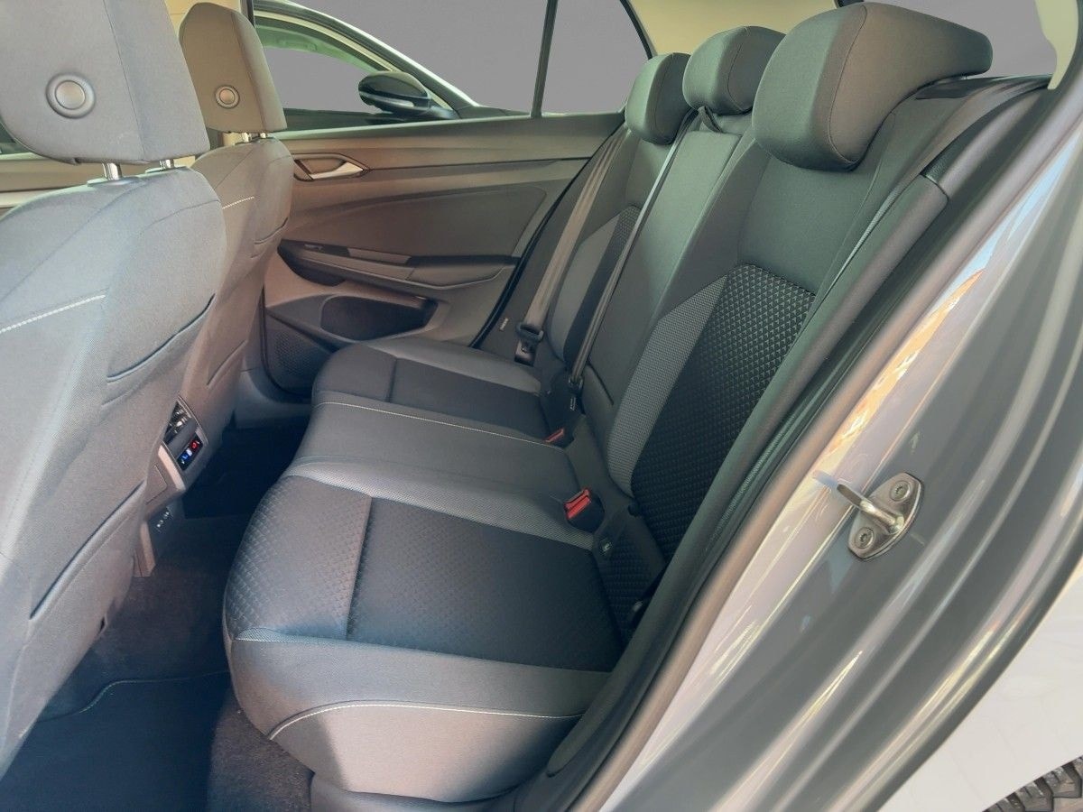 Volkswagen Golf VIII Active 1.5 TSI LED HUD KAM STANDHZG foto 8