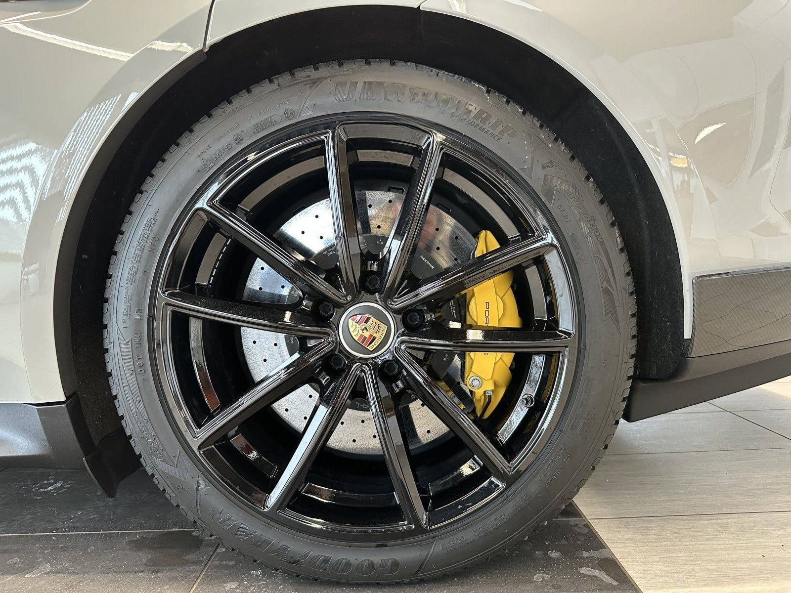 Porsche Taycan Turbo S/KREIDE/CARBON/CERAMIC/ foto 11