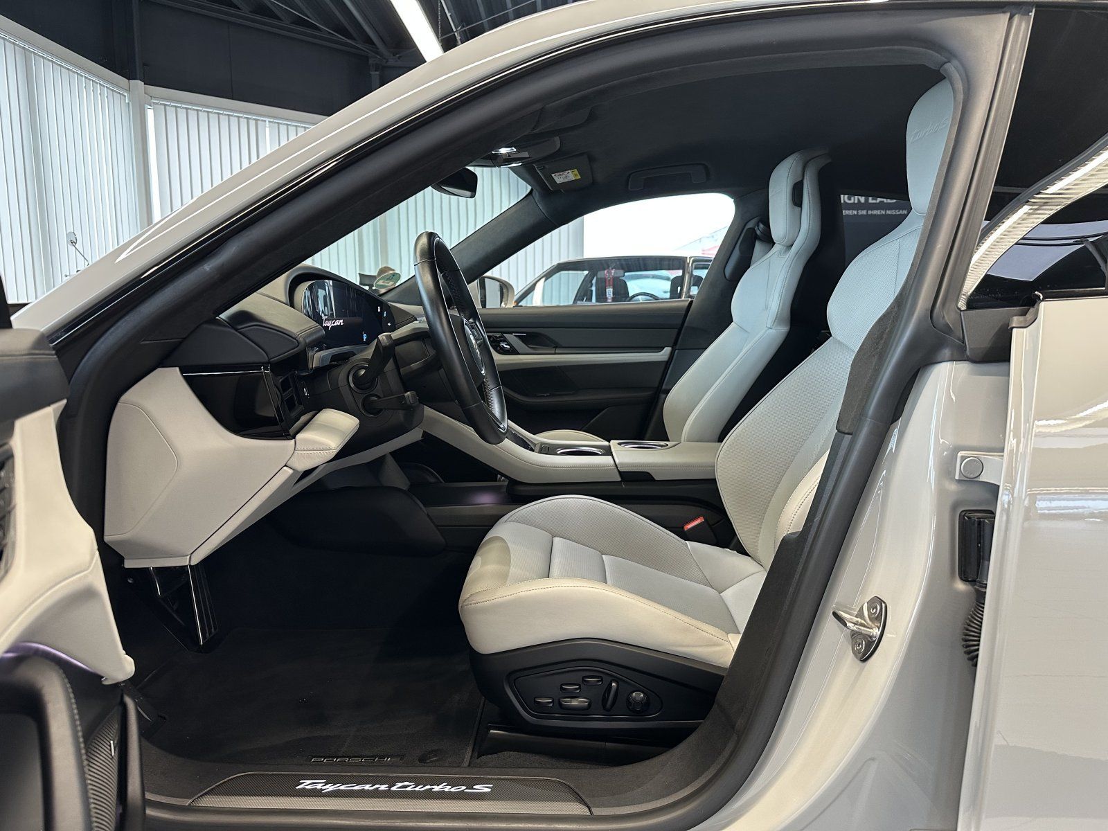 Porsche Taycan Turbo S/KREIDE/CARBON/CERAMIC/ foto 16