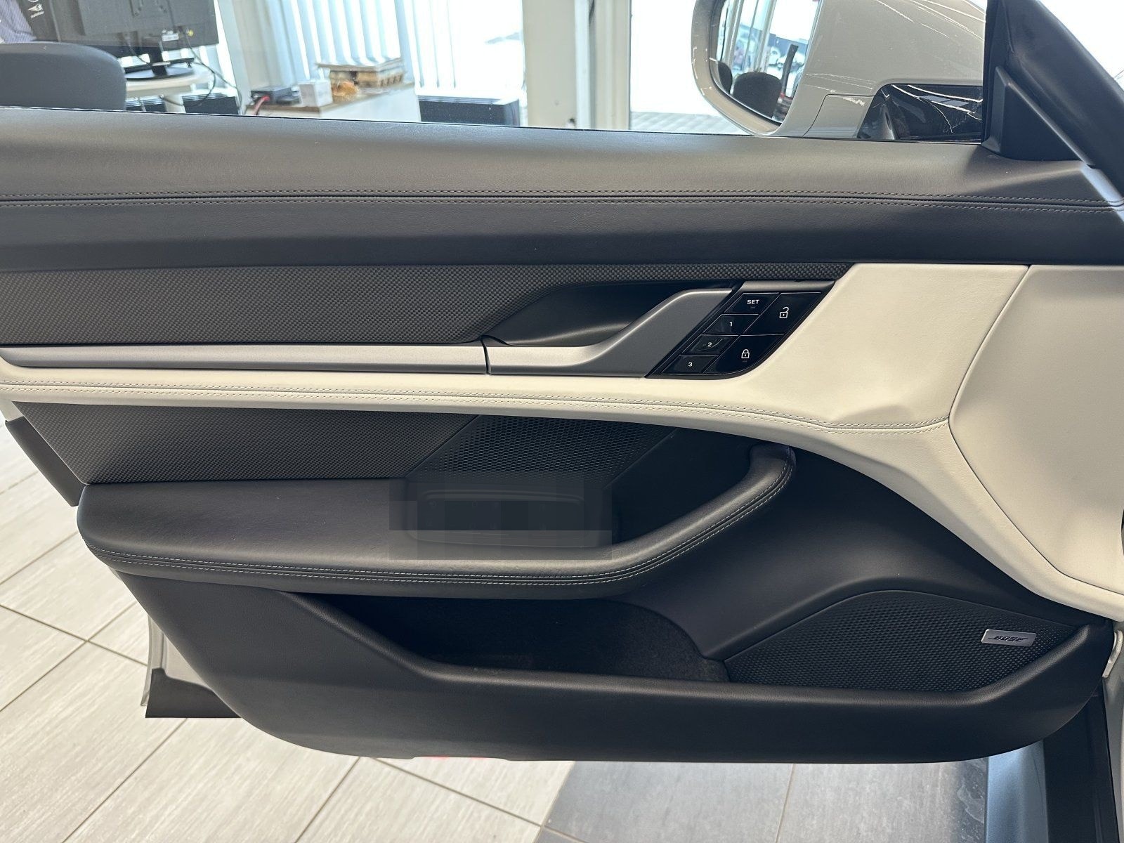 Porsche Taycan Turbo S/KREIDE/CARBON/CERAMIC/ foto 17