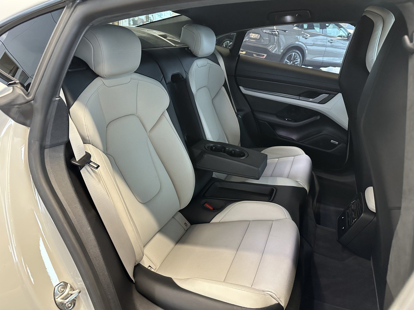 Porsche Taycan Turbo S/KREIDE/CARBON/CERAMIC/ foto 23