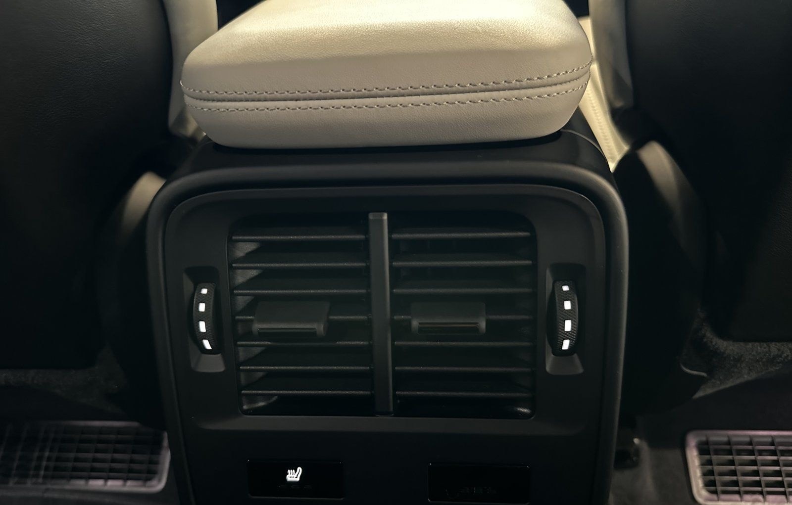 Porsche Taycan Turbo S/KREIDE/CARBON/CERAMIC/ foto 24