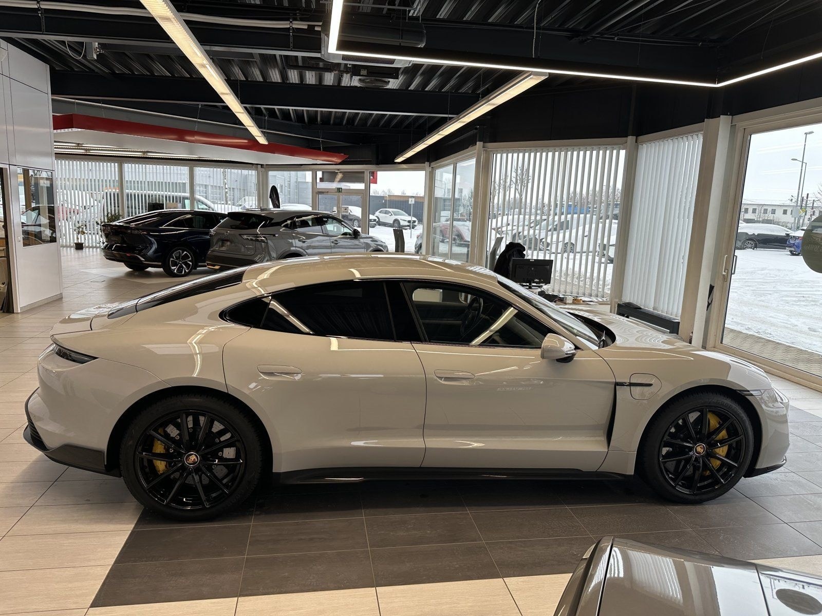 Porsche Taycan Turbo S/KREIDE/CARBON/CERAMIC/ foto 6