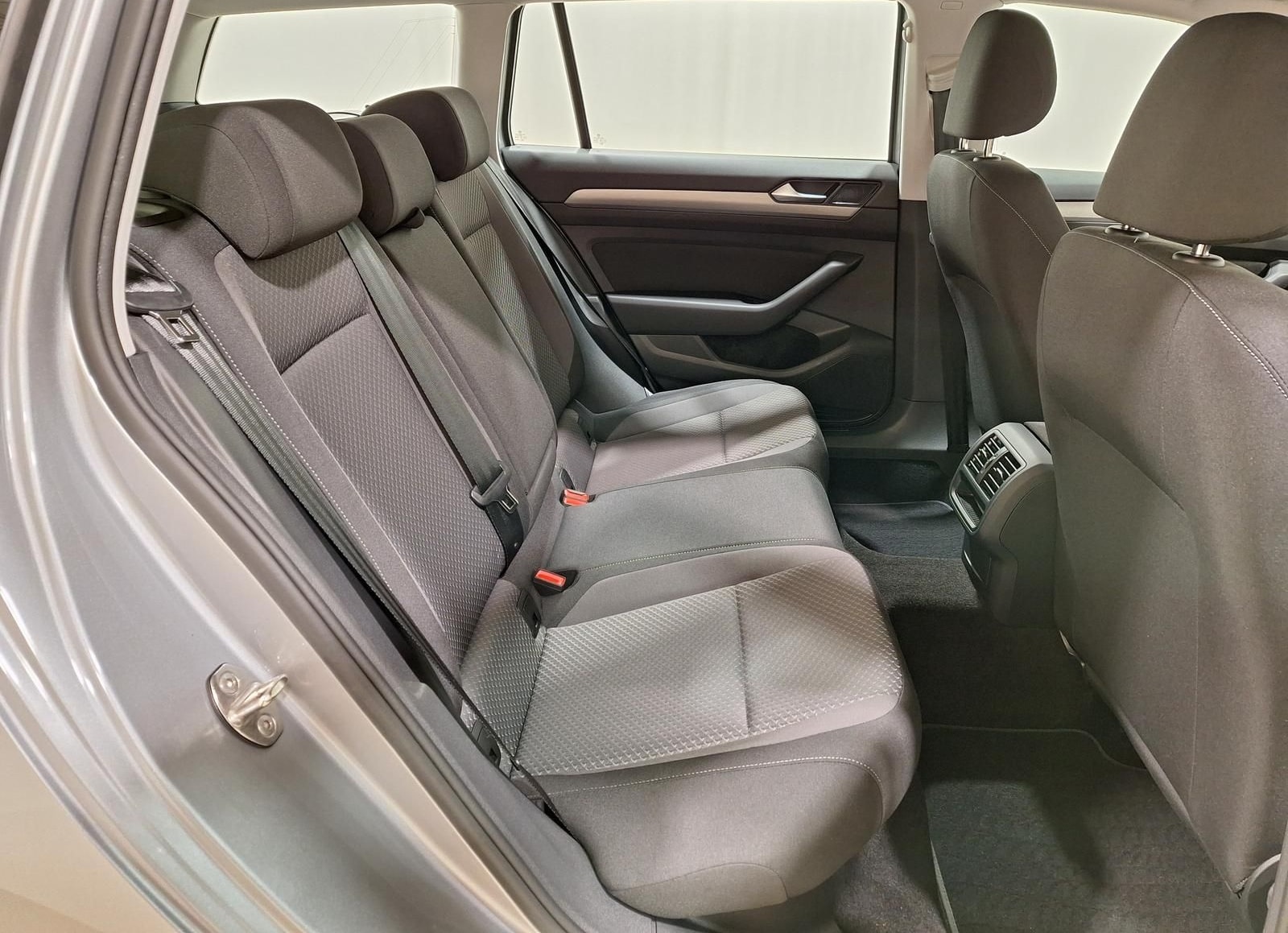 Volkswagen Passat Variant 1.5 TSI Conceptline LED|Navi|RFK foto 12