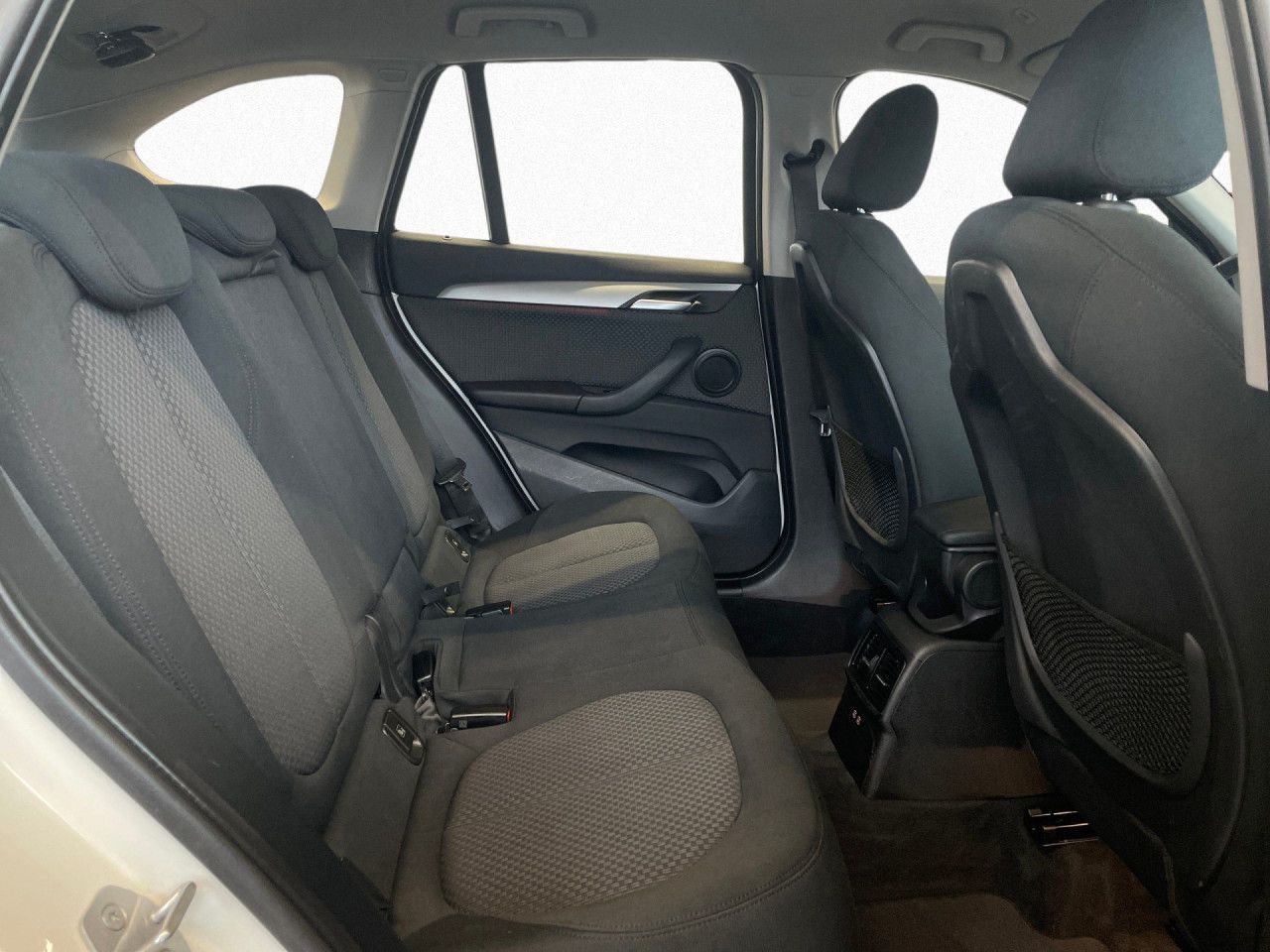 BMW X1 sDrive18i Advantage AHK,LED,ParkAss,Navi,SHZ foto 10