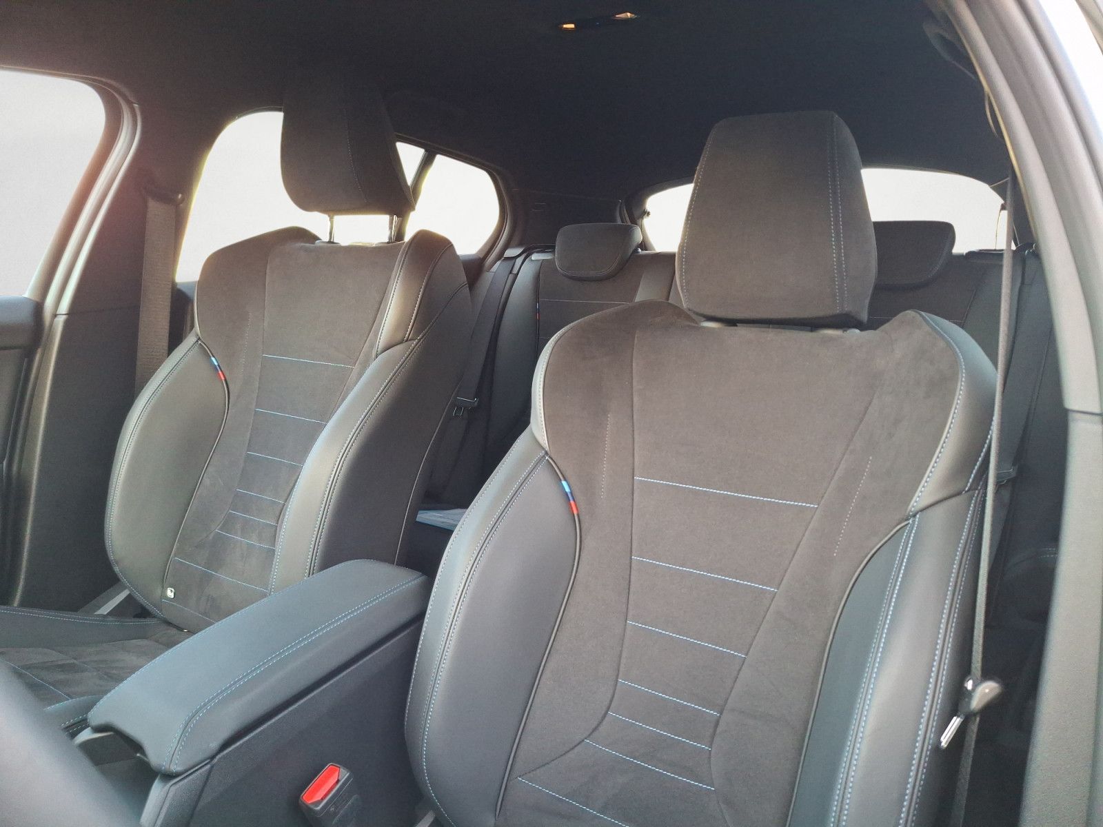 BMW M135 xDrive Klimaaut. Adaptives Fahrwerk foto 13