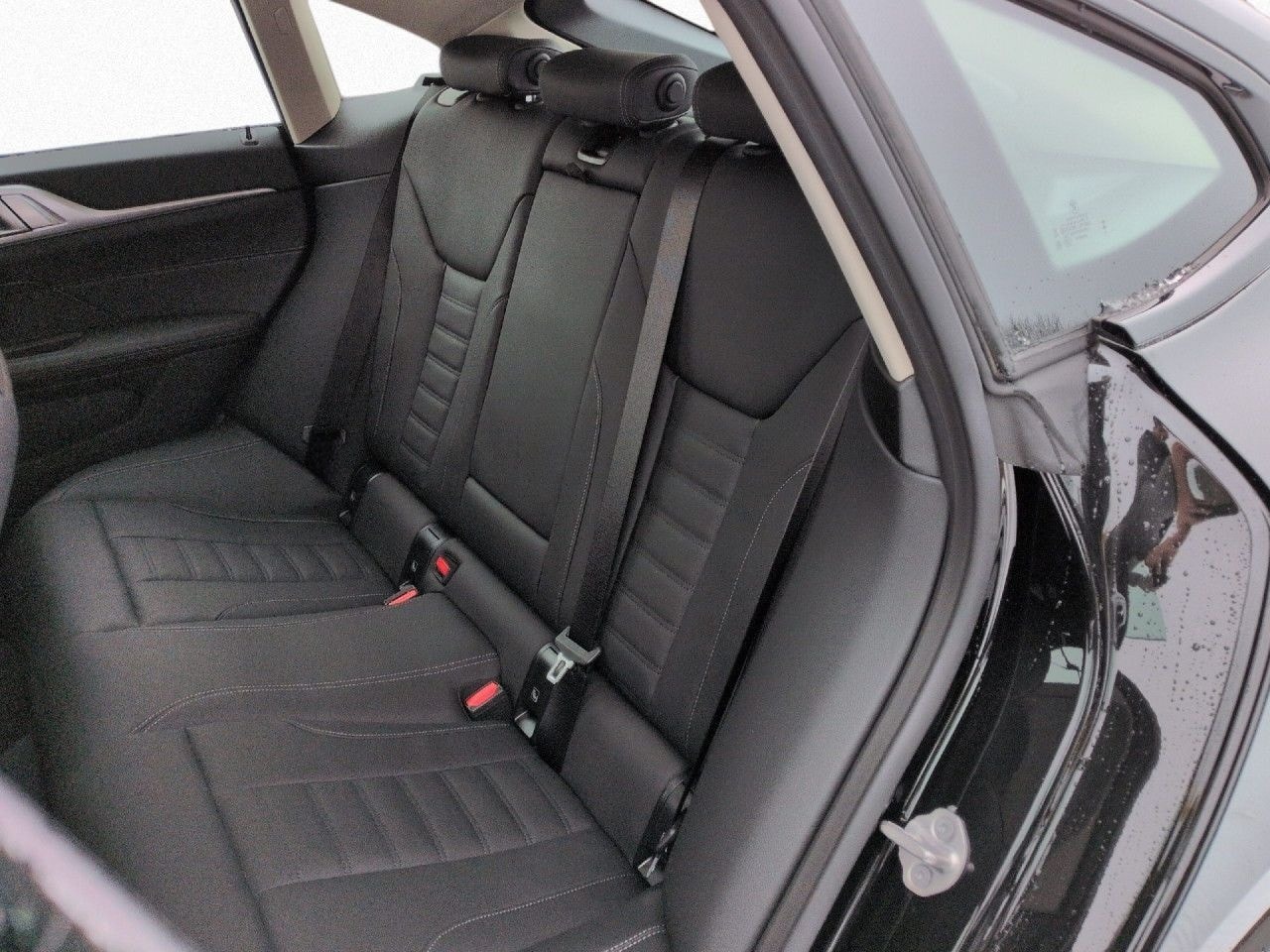 BMW i4 eD 35 Gran Coupe LiveCock+ Glasdach Sitzh Kam foto 13