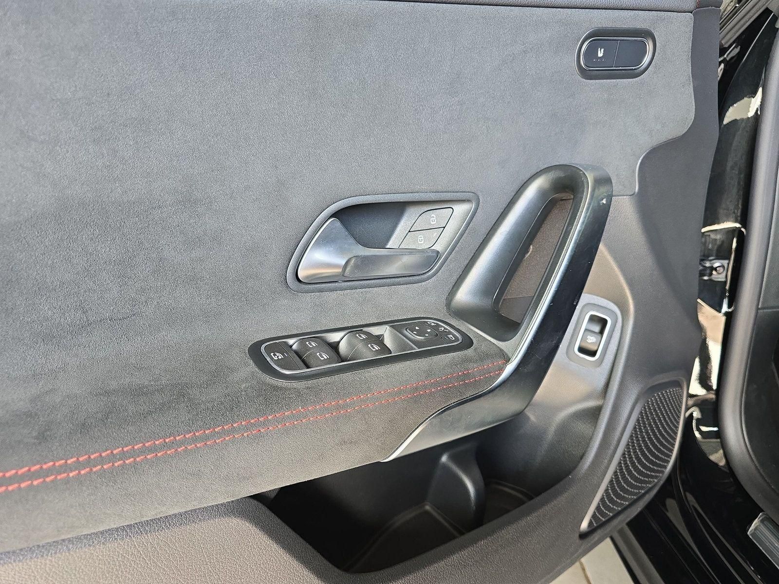 Mercedes-Benz CLA 200 AMG ENp 56000 Night Pano KGo Kam. Winter foto 17